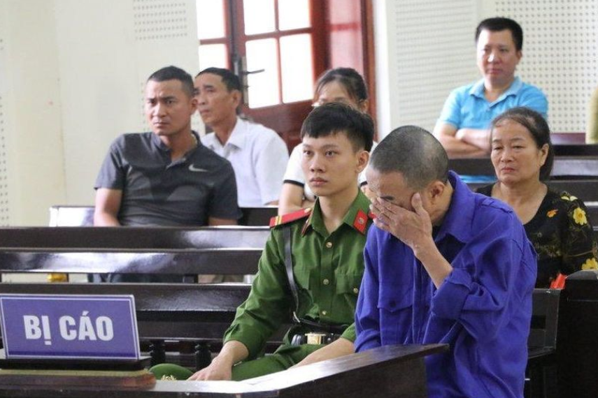 Bị cáo Minh bật khóc tại tòa Bị cáo Minh bật khóc tại tòa