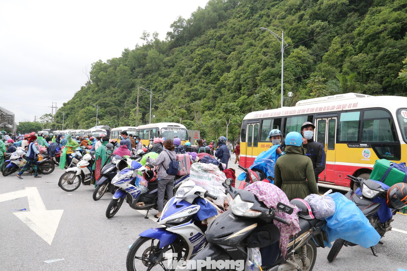 Nghệ An huy động xe giường nằm, xe buýt chở người dân về địa phương Nghệ An huy động xe giường nằm, xe buýt chở người dân về địa phương