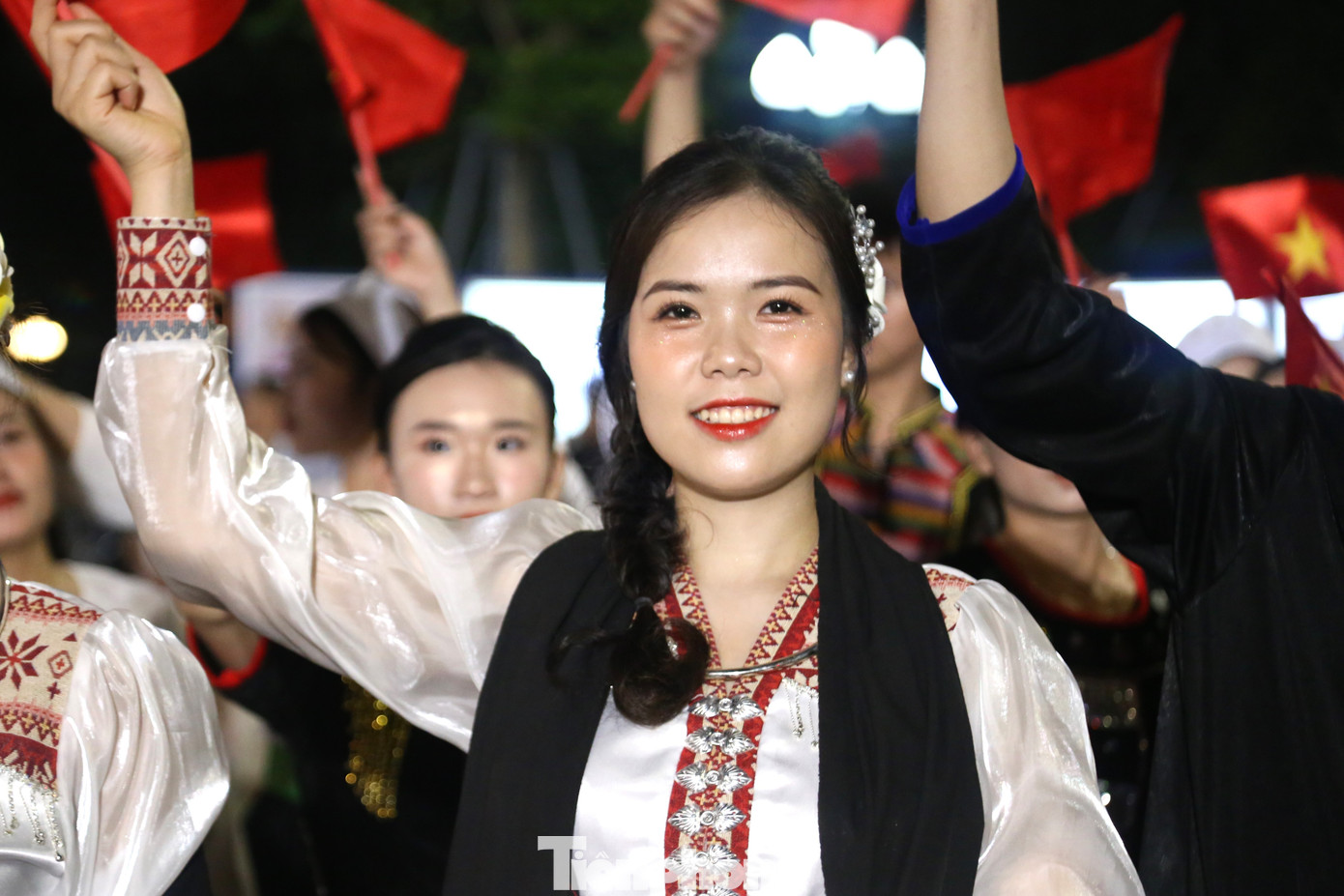 Lễ hội với sự tham gia trình diễn của gần 1.000 nghệ sĩ, diễn viên, nghệ nhân đến từ 20 huyện, thành, thị và các vũ đoàn, nhóm nhảy đã đem đến không khí sôi động bằng những màn trình diễn hấp dẫn nhất, với những tinh hoa văn hóa đặc sắc của các đồng bào 6 dân tộc tỉnh Nghệ An.