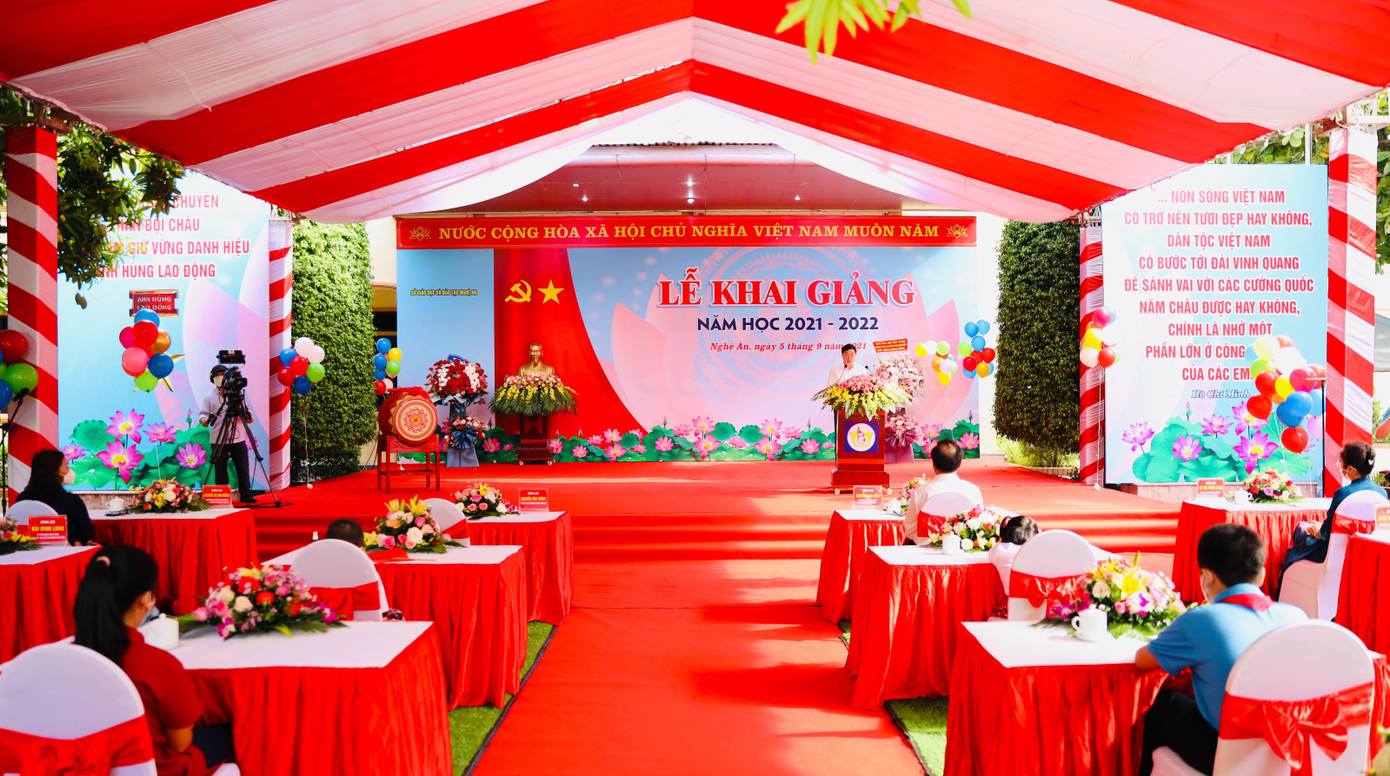 Toàn cảnh lễ khai giảng năm học 2021 - 2022 tại Nghệ An Toàn cảnh lễ khai giảng năm học 2021 - 2022 tại Nghệ An