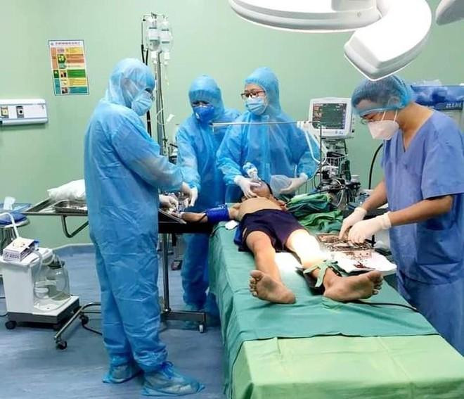 Các bác sĩ bệnh biện Sản nhi Nghệ An phẫu thuật cứu sống cháu Đ.