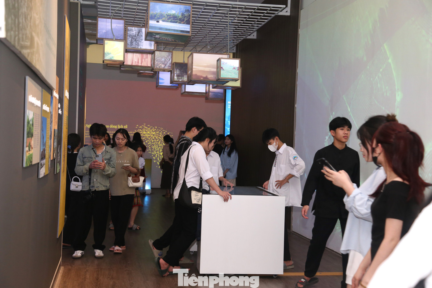 Những ngày qua, không gian trải nghiệm số tại Bảo tàng Nghệ An thu hút sự quan tâm của đông đảo người dân, du khách, đặc biệt là các bạn trẻ.