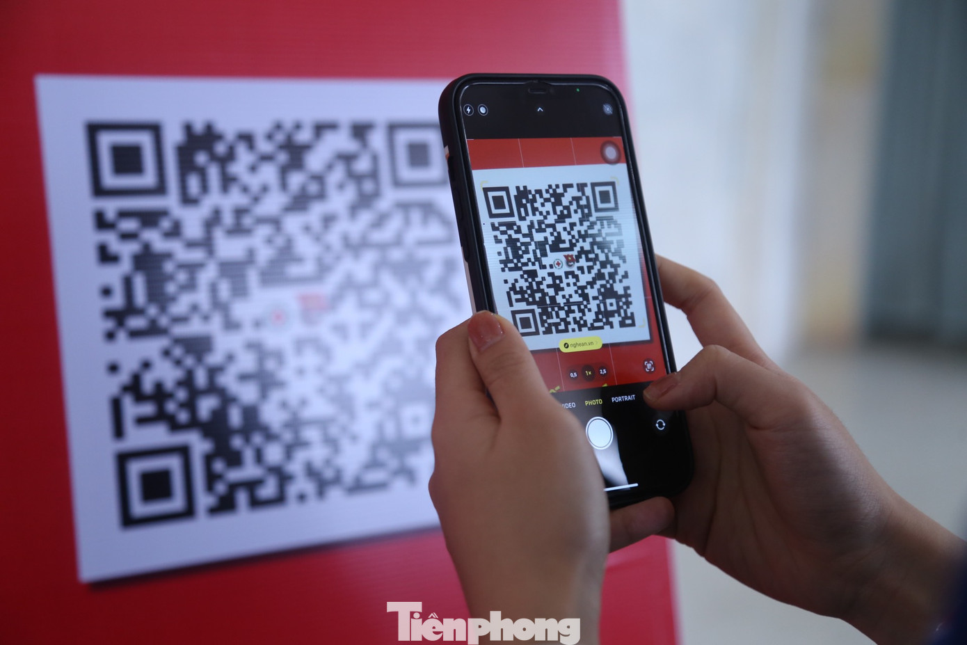 Quét mã QR hiến máu ở Chủ nhật Đỏ Nghệ An ảnh 2