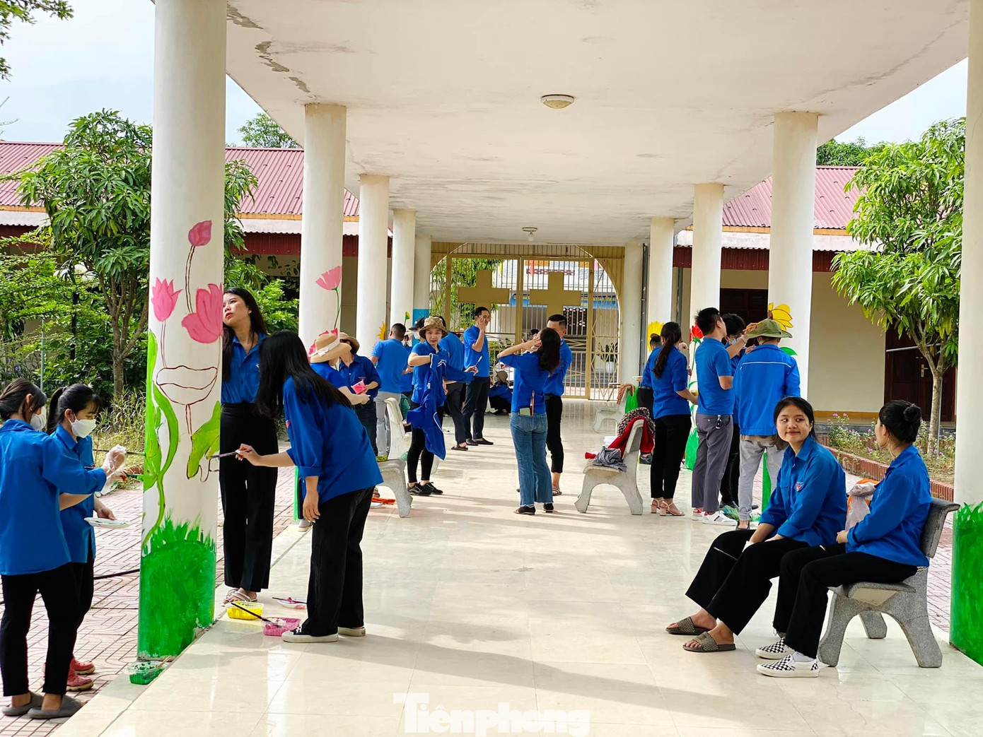 Nằm trong chuỗi hoạt động Chiến dịch thanh niên tình nguyện hè 2022, hướng tới kỷ niệm 75 năm Ngày Thương binh Liệt sỹ, Huyện đoàn Nghi Lộc, Khu Điều dưỡng Thương binh Tâm thần kinh Nghệ An, Trường Cao đẳng Văn hoá Nghệ thuật tổ chức chương trình “Nét vẽ tri ân” tại Khu Điều dưỡng Thương binh Tâm thần kinh Nghệ An. (Ảnh: TH)