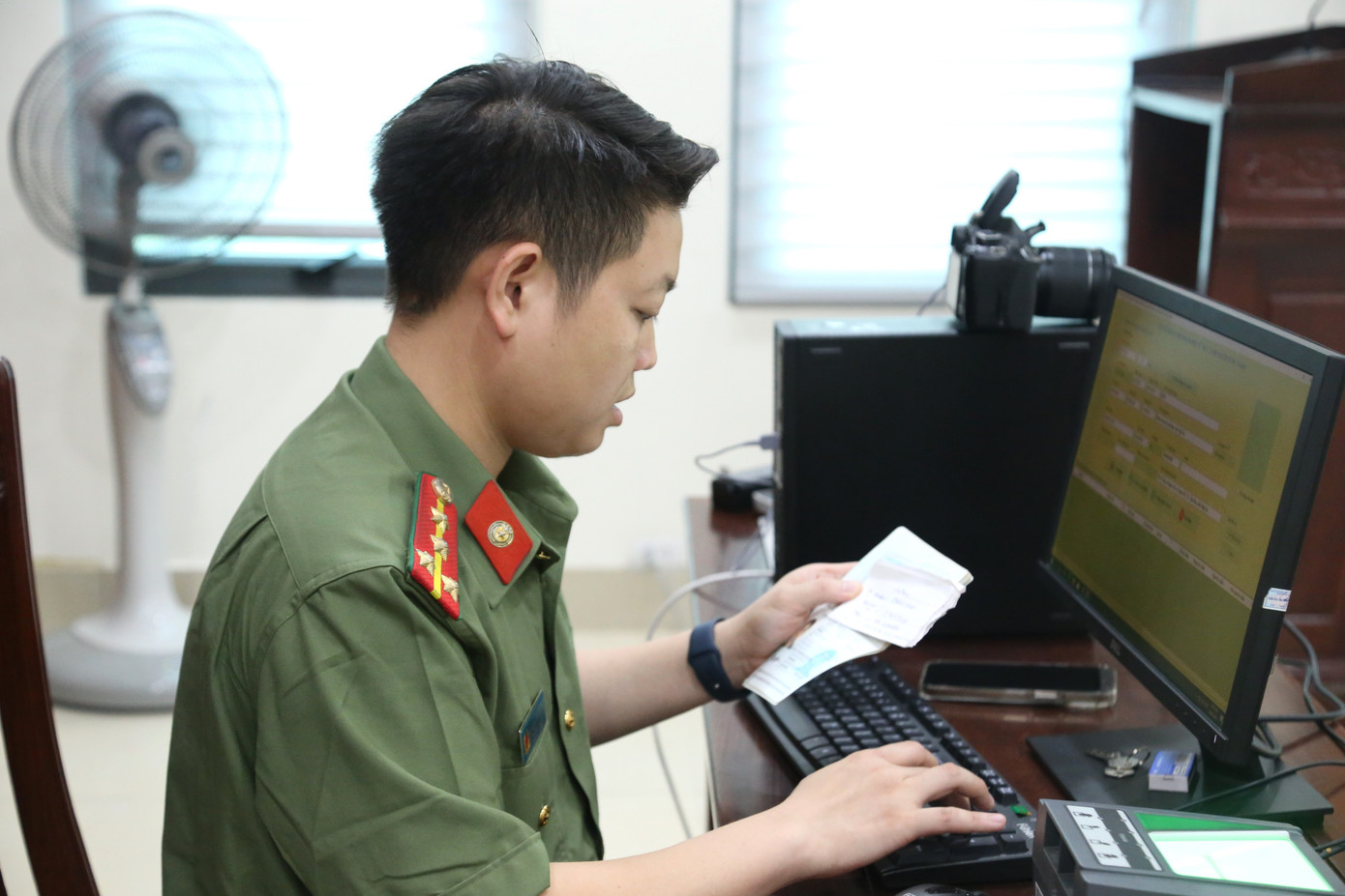 Việc cấp tài khoản định danh điện tử giúp người nước ngoài dễ dàng thực hiện các thủ tục hành chính trực tuyến, giảm thiểu thời gian, giấy tờ, đồng thời, bảo đảm tính xác thực và bảo vệ quyền lợi hợp pháp trong quá trình sinh sống và làm việc tại Việt Nam.