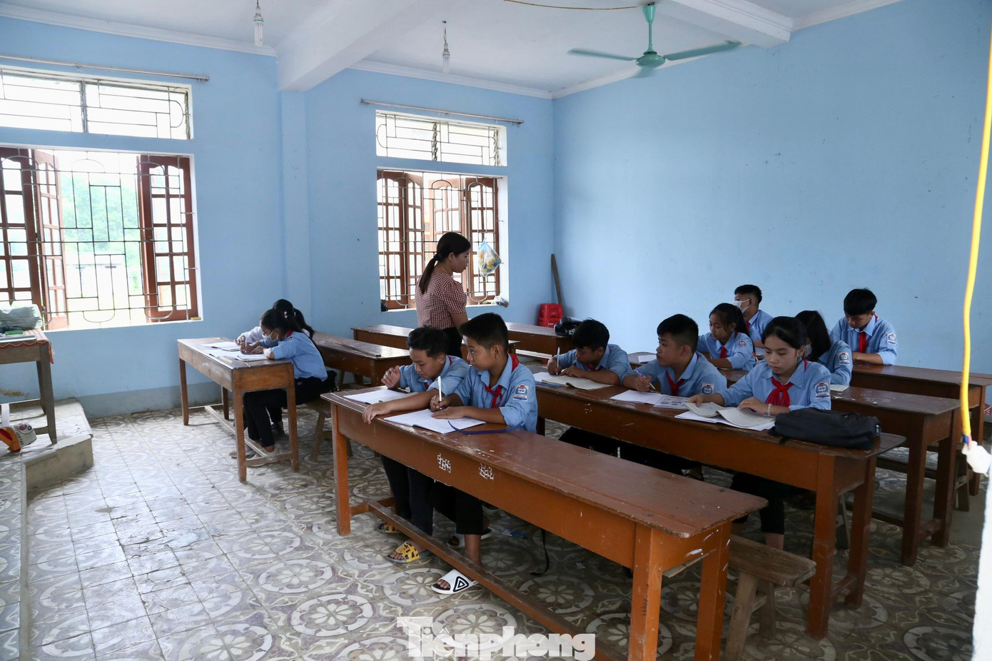 Số học sinh đến trường trong ngày 9/9 chỉ có 40 em