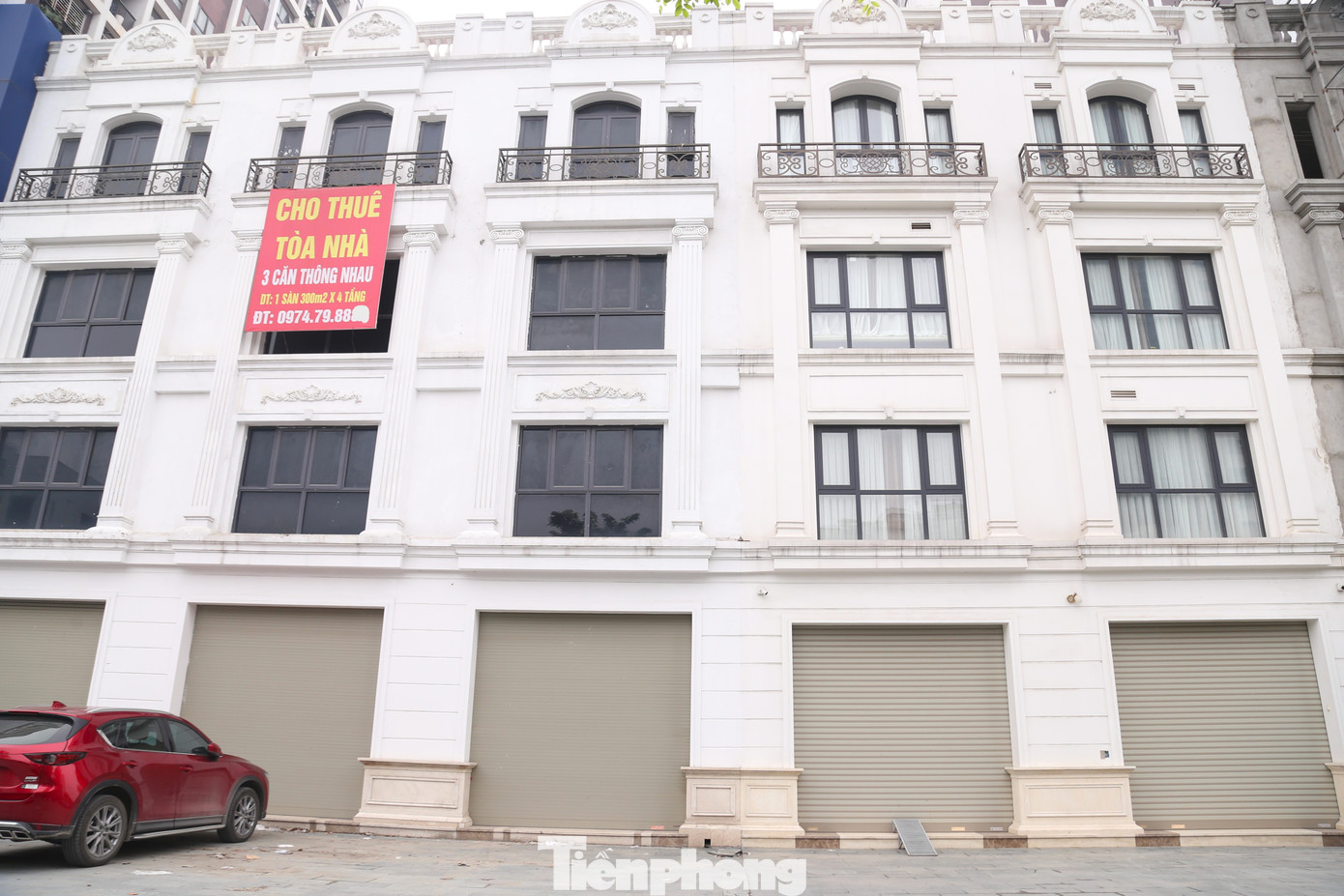 Căn nhà biệt thự liền kề trên đường Quang Trung, thành phố Vinh, Nghệ An với quy mô 4 tầng, một sàn 300 m2 đã treo biển từ thời điểm trong Tết nhưng đến nay vẫn chưa có người thuê.