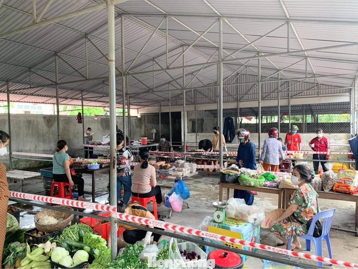 Trong điều kiện các chợ vẫn đang tạm dừng hoạt động, một số phường, xã có ít siêu thị, việc liên kết mở các điểm cung ứng thực phẩm giúp đáp ứng đủ nhu cầu của người dân trong thời gian thực hiện cách ly xã hội là hợp lý và nhận được sự đồng thuận.
