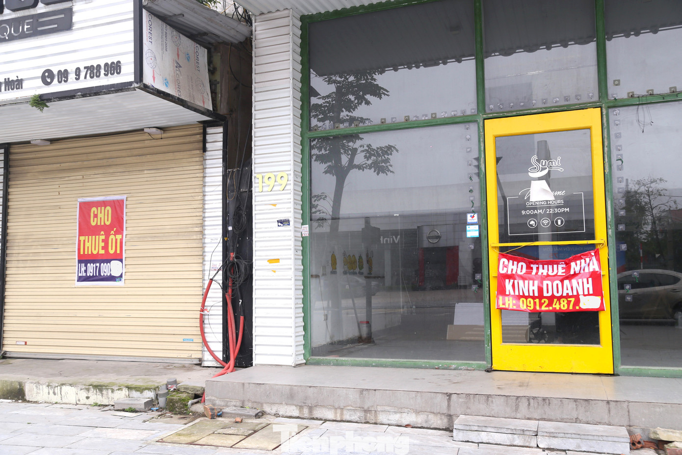 Tại các tuyến phố kinh doanh sầm uất ở thành phố Vinh như Nguyễn Văn Cừ, Cao Thắng, Lê Hồng Phong… các cửa hàng, ki-ốt cũng đồng loạt treo biển cho thuê do kinh doanh ế ẩm, vắng khách.