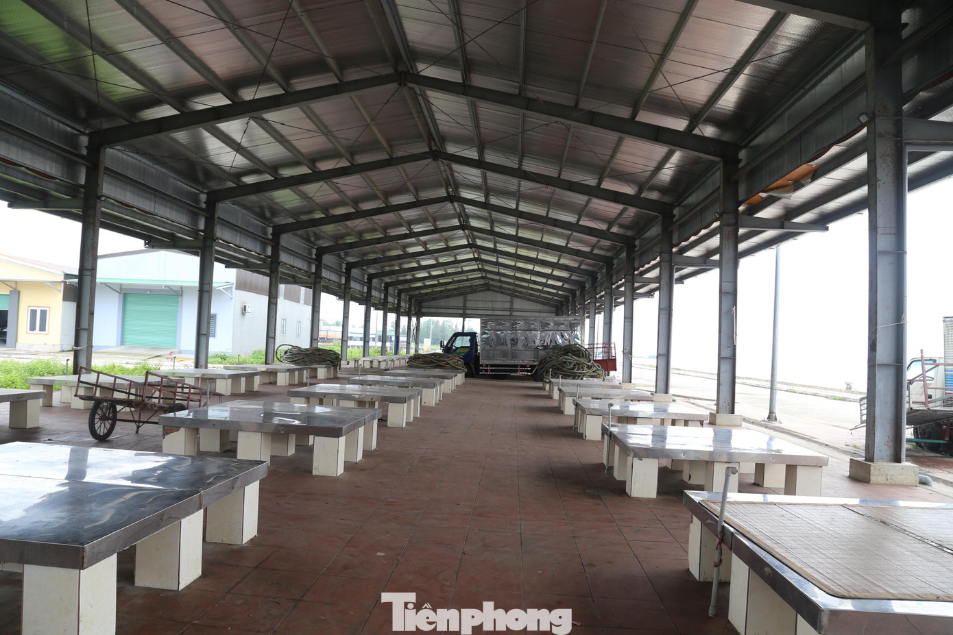 Tháng 7/2019, công trình đã được nghiệm thu và đưa vào sử dụng. Tuy nhiên từ đó đến nay, công trình này bỏ hoang, không có lấy một bóng người vào buôn bán, phân loại cá.