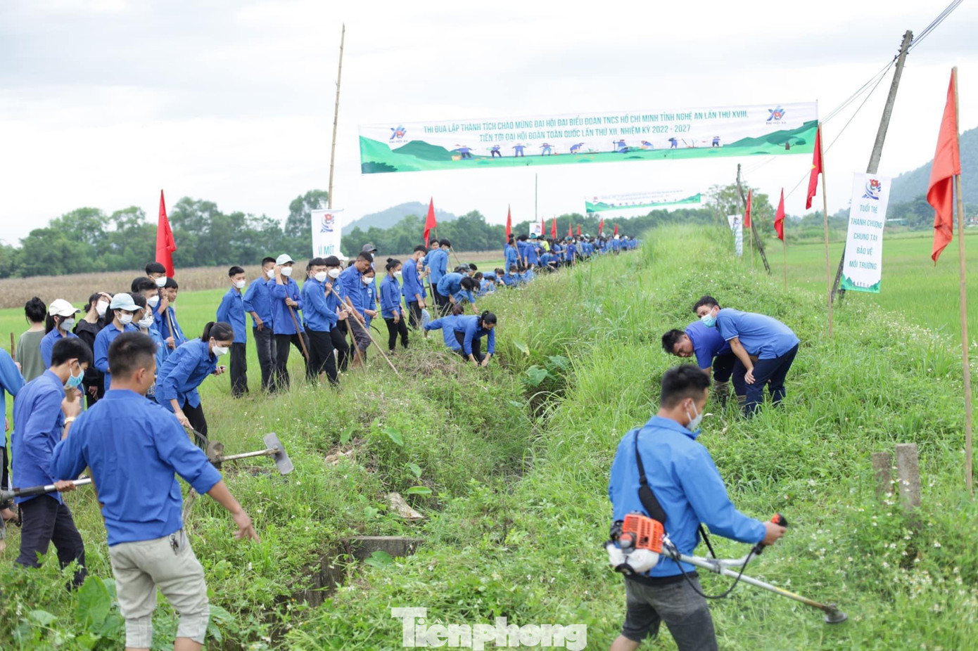 Đoàn viên thanh niên chung tay bảo vệ môi trường Đoàn viên thanh niên chung tay bảo vệ môi trường