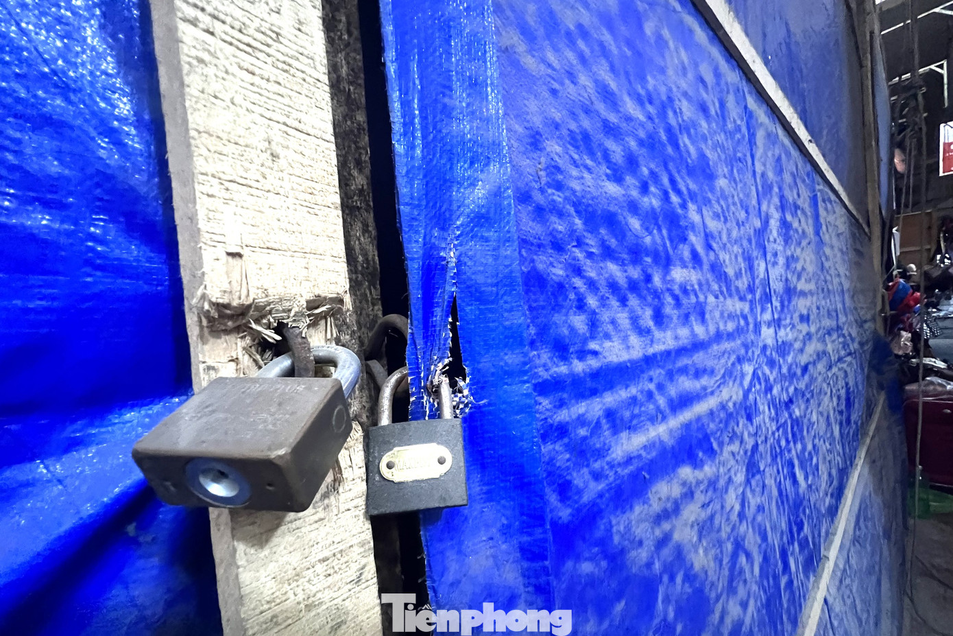 Nhiều quầy trong tình trạng cửa đóng then cài