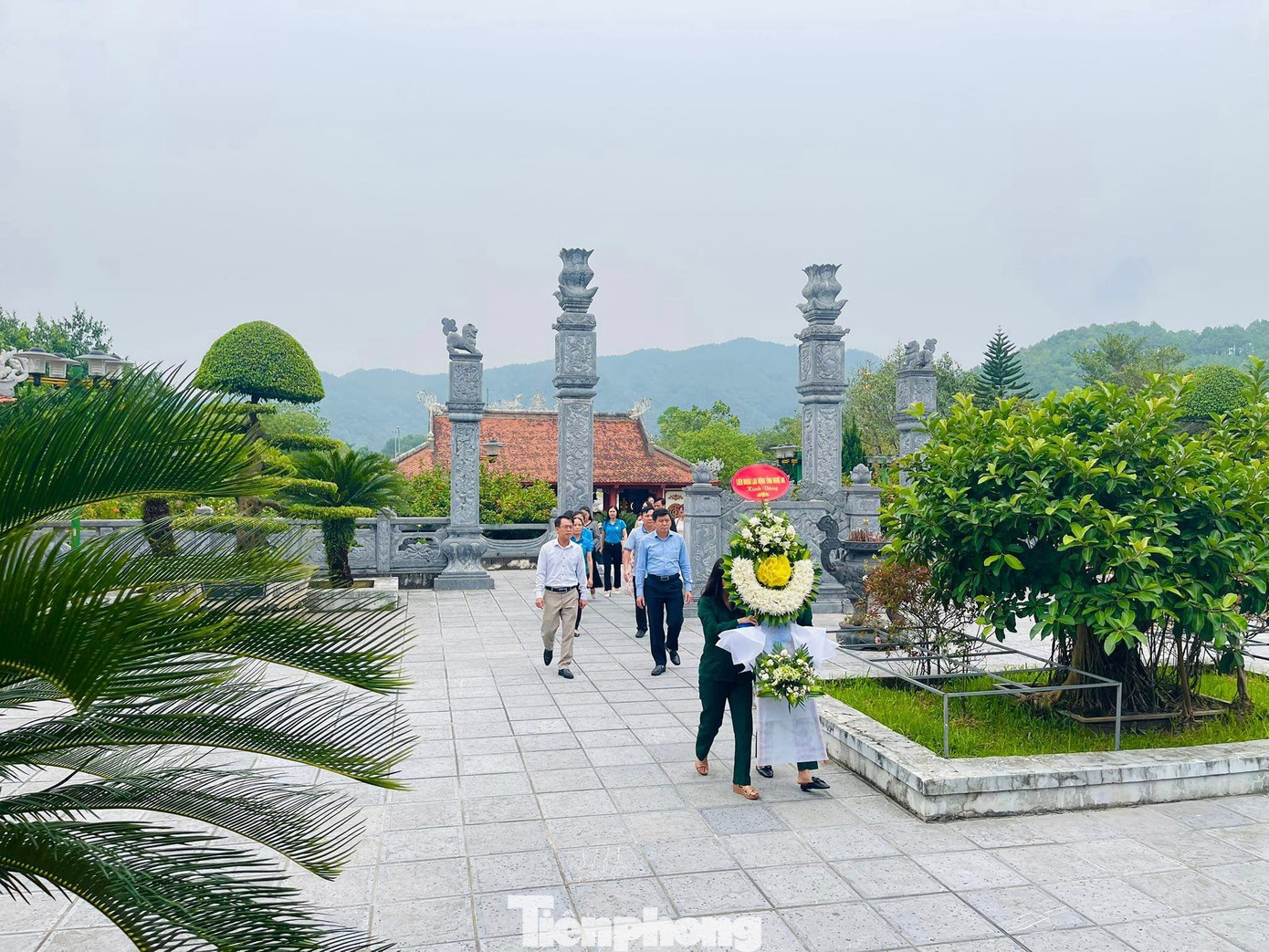 Ông Phan Trọng Lộc, Giám đốc Khu di tích lịch sử Quốc gia Truông Bồn cho biết: “Mỗi năm, Khu di tích lịch sử Quốc gia Truông Bồn đón tiếp khoảng 400.000 lượt khách về thăm, dâng hương, tưởng nhớ các anh hùng liệt sĩ. Riêng tháng 7 năm nay là tháng cao điểm có khoảng 100.000 lượt du khách trong và ngoài nước, trong đó có nhiều thế hệ TNXP đã chiến đấu, phục vụ trên tuyến đường này, học sinh sinh viên”.