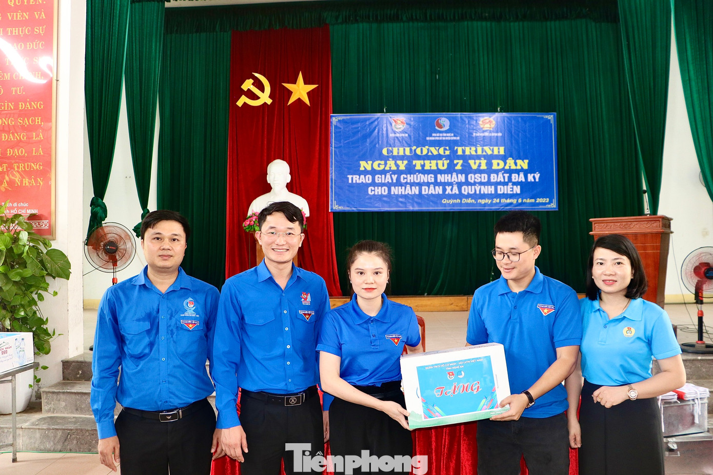 Thăm, tặng quà đội thanh niên tình nguyện hỗ trợ người dân giải quyết thủ tục hành chính, cài đặt định danh điện tử tại xã Quỳnh Diễn, huyện Quỳnh Lưu. Thăm điểm khám, tư vấn sức khỏe và cấp phát thuốc miễn phí tại xã Quỳnh Lâm, huyện Quỳnh Lưu.