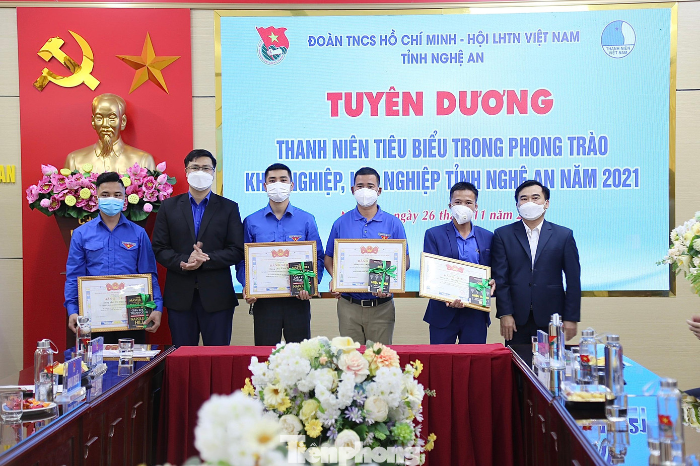 Đây là những gương sáng thanh niên có thành tích xuất sắc trong lao động, sản xuất, kinh doanh, được xét chọn từ nhiều ngành, nghề