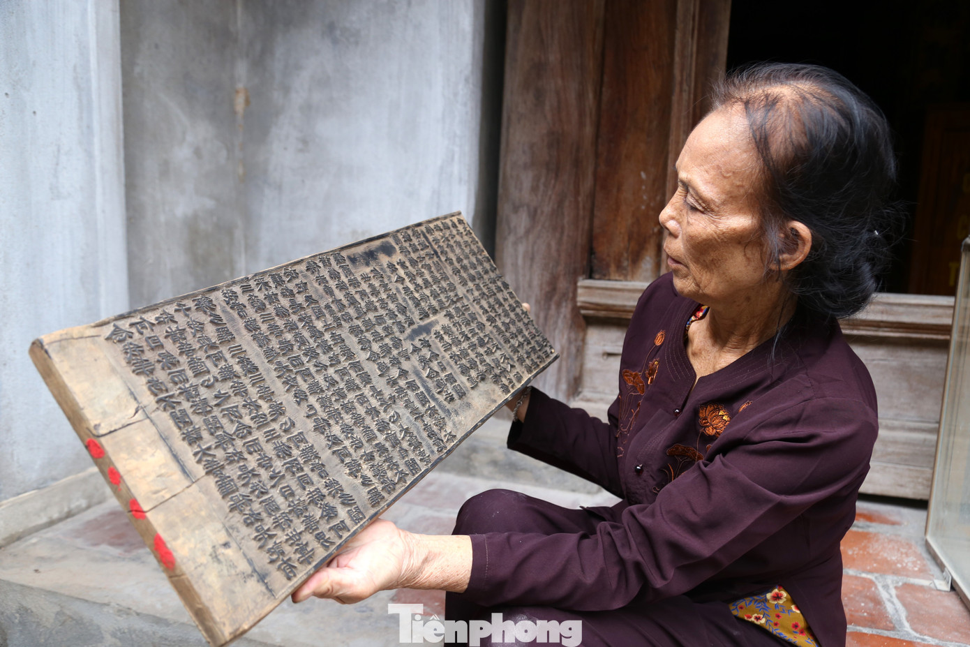 Ngoài hệ thống tượng pháp, chùa còn lưu giữ được 210 bản khắc kinh mộc cổ được làm từ gỗ thị, gỗ mực, mềm, bền. Bản nhỏ nhất rộng 18 cm, dài 50 cm, bản lớn nhất có kích thước 30x80 cm.