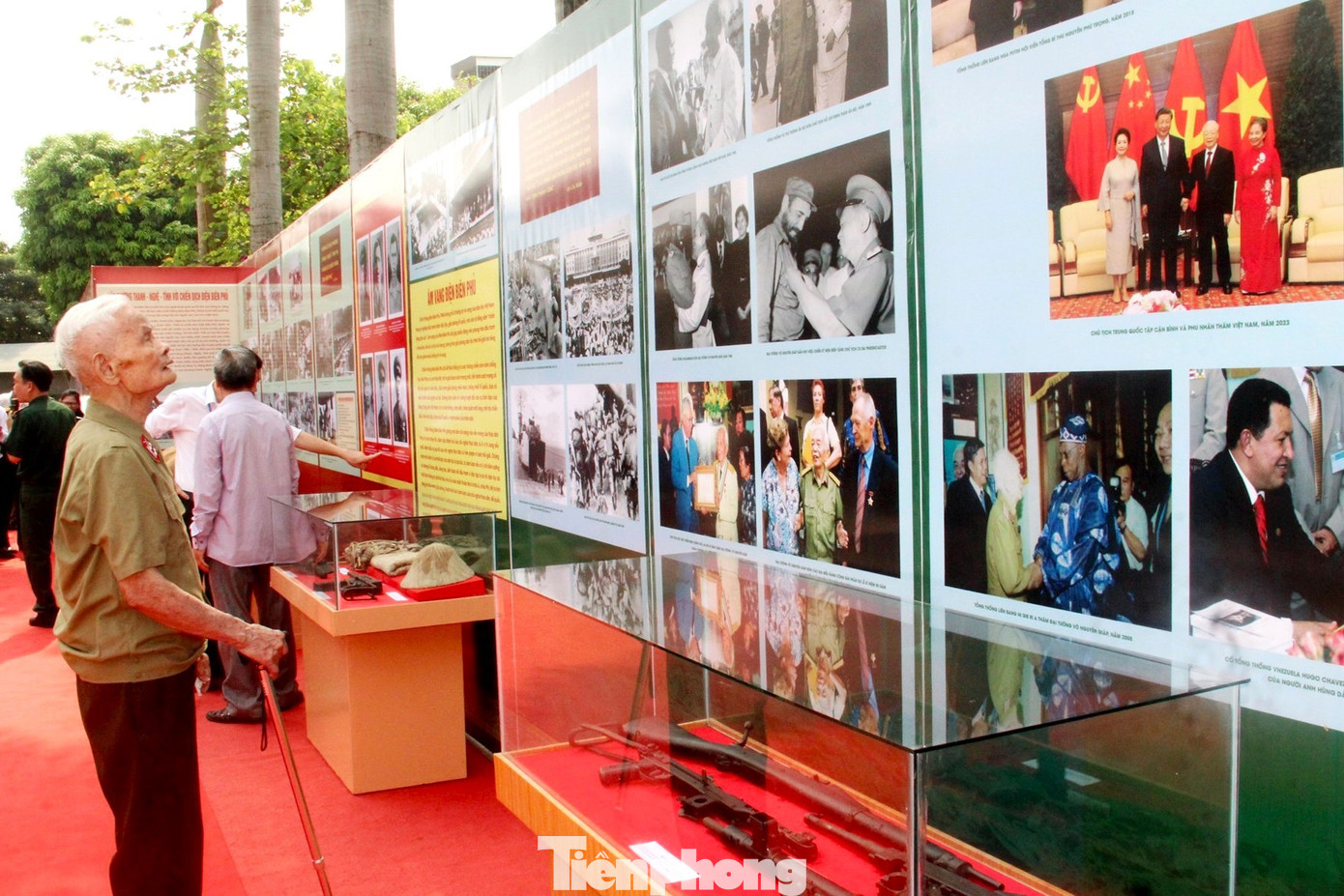 Triển lãm “Điện Biên Phủ - Một thiên sử vàng” được tổ chức lưu động tại các địa phương trong tỉnh Nghệ An, phục vụ đông đảo cán bộ, chiến sĩ và nhân dân cho đến hết ngày 7/5.