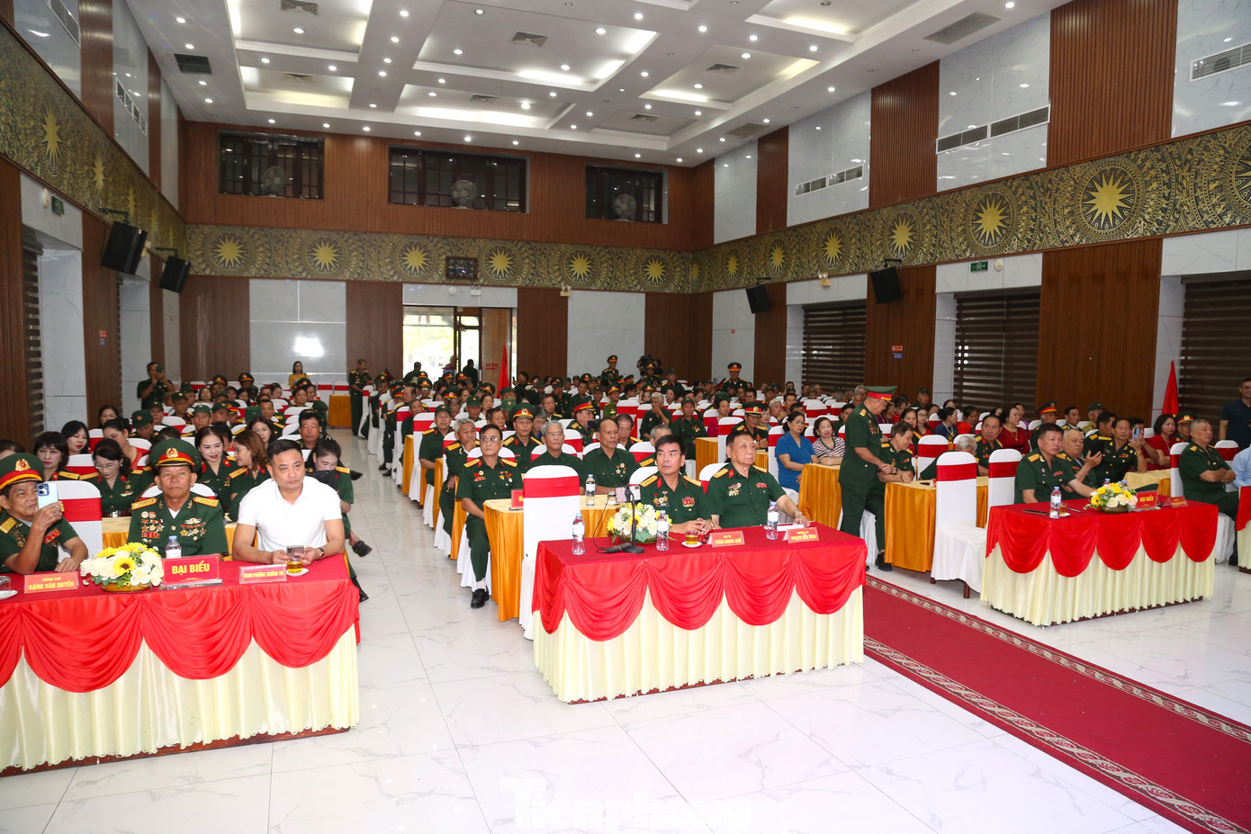 Toàn cảnh buổi gặp mặt truyền thống của Ban liên lạc truyền thống Đại đoàn Đồng Bằng - Sư đoàn 320 Nghệ An - Hà Tĩnh Toàn cảnh buổi gặp mặt truyền thống của Ban liên lạc truyền thống Đại đoàn Đồng Bằng - Sư đoàn 320 Nghệ An - Hà Tĩnh