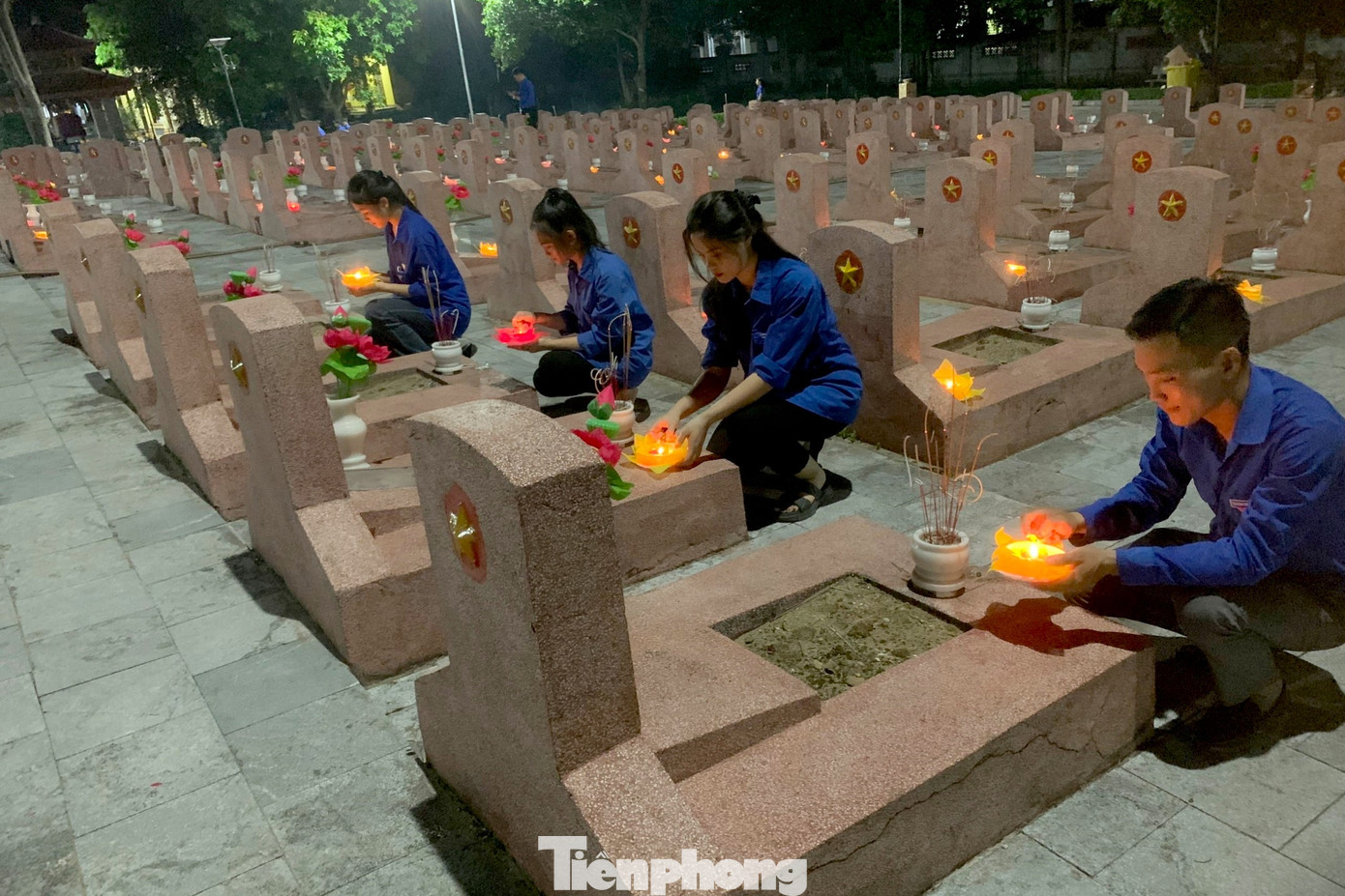 Hơn 5.000 ngọn nến được thắp lên tại Nghĩa trang Liệt sĩ huyện Nghi Lộc