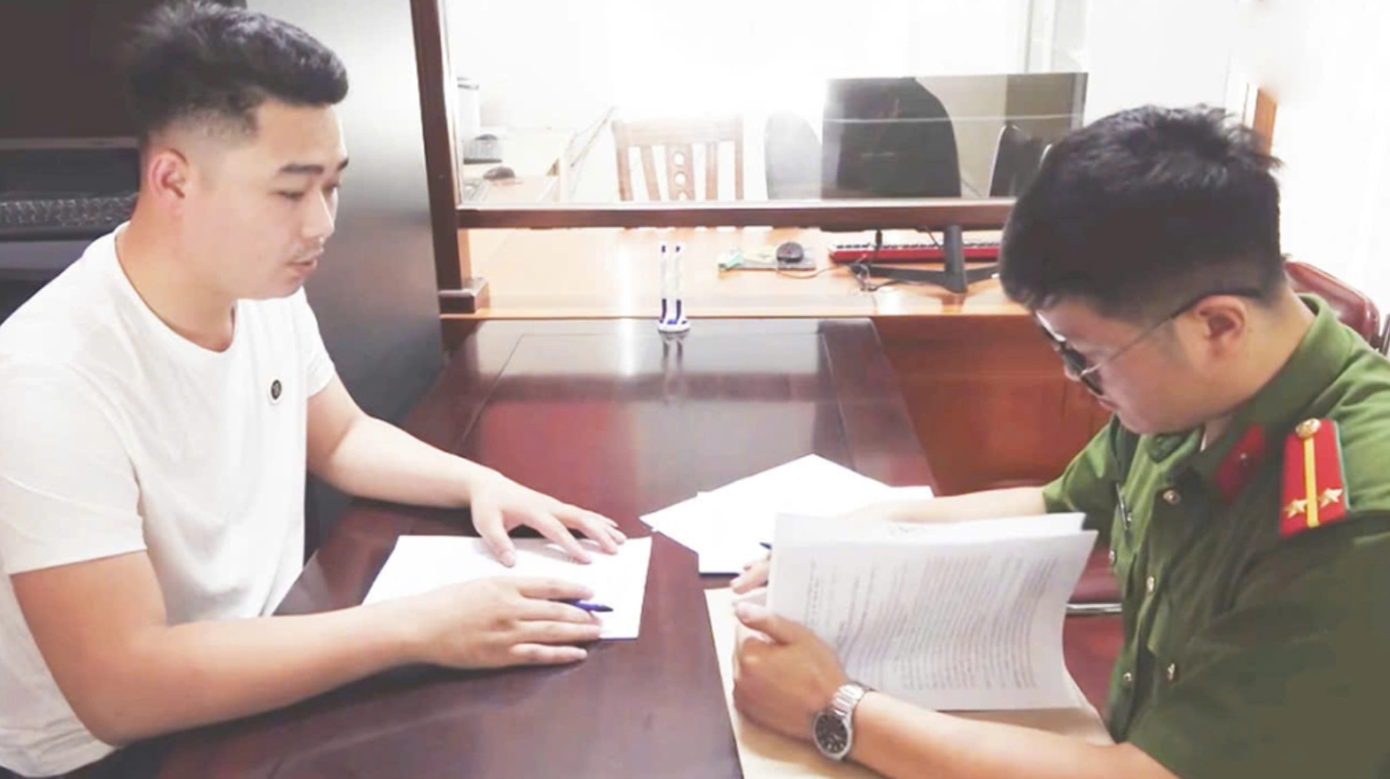 Trần Tuấn Anh tại cơ quan Công an