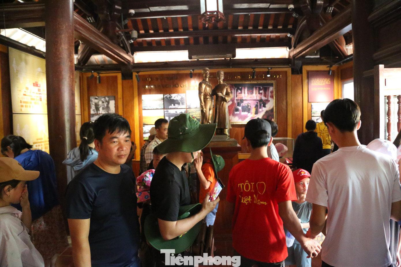 Nhà lưu trữ và trưng bày các tài liệu, hiện vật liên quan đến cuộc đời của Chủ tịch Hồ Chí Minh.