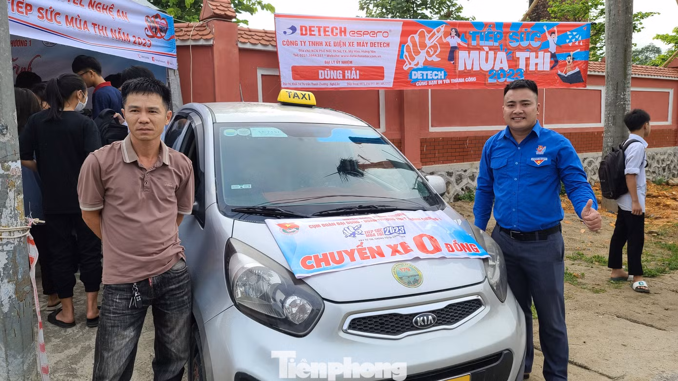 Đội xe ôm miễn phí, taxi 0 đồng sẵn sàng đưa, đón các thí sinh có hoàn cảnh đặc biệt, thí sinh khuyết tật,... đi thi. Đội xe ôm miễn phí, taxi 0 đồng sẵn sàng đưa, đón các thí sinh có hoàn cảnh đặc biệt, thí sinh khuyết tật,... đi thi.