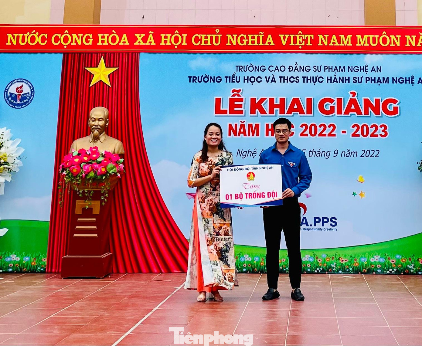 Trao tặng 1 bộ trống Đội cho trường TH&THCS Thực hành sư phạm Nghệ An. Trao tặng 1 bộ trống Đội cho trường TH&THCS Thực hành sư phạm Nghệ An.