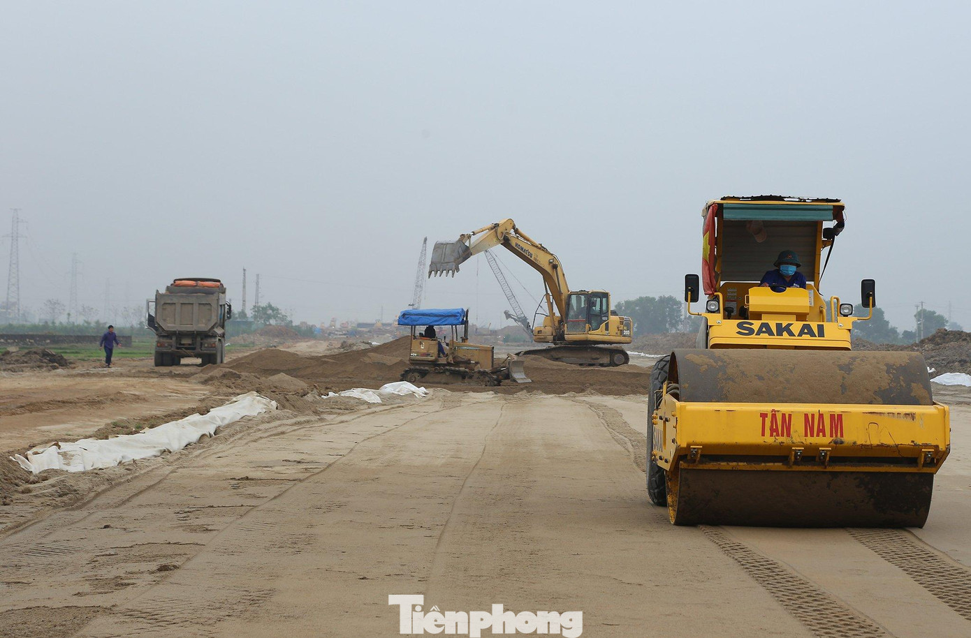 Dự án thành phần cao tốc Bắc Nam đoạn Nghi Sơn - Diễn Châu đi qua tỉnh Thanh Hóa và Nghệ An, có chiều dài gần 50km, tổng mức đầu tư 7.293 tỷ đồng, sử dụng nguồn vốn ngân sách Nhà nước với thời gian thi công khoảng 2 năm. Dự án thành phần cao tốc Bắc Nam đoạn Nghi Sơn - Diễn Châu đi qua tỉnh Thanh Hóa và Nghệ An, có chiều dài gần 50km, tổng mức đầu tư 7.293 tỷ đồng, sử dụng nguồn vốn ngân sách Nhà nước với thời gian thi công khoảng 2 năm.