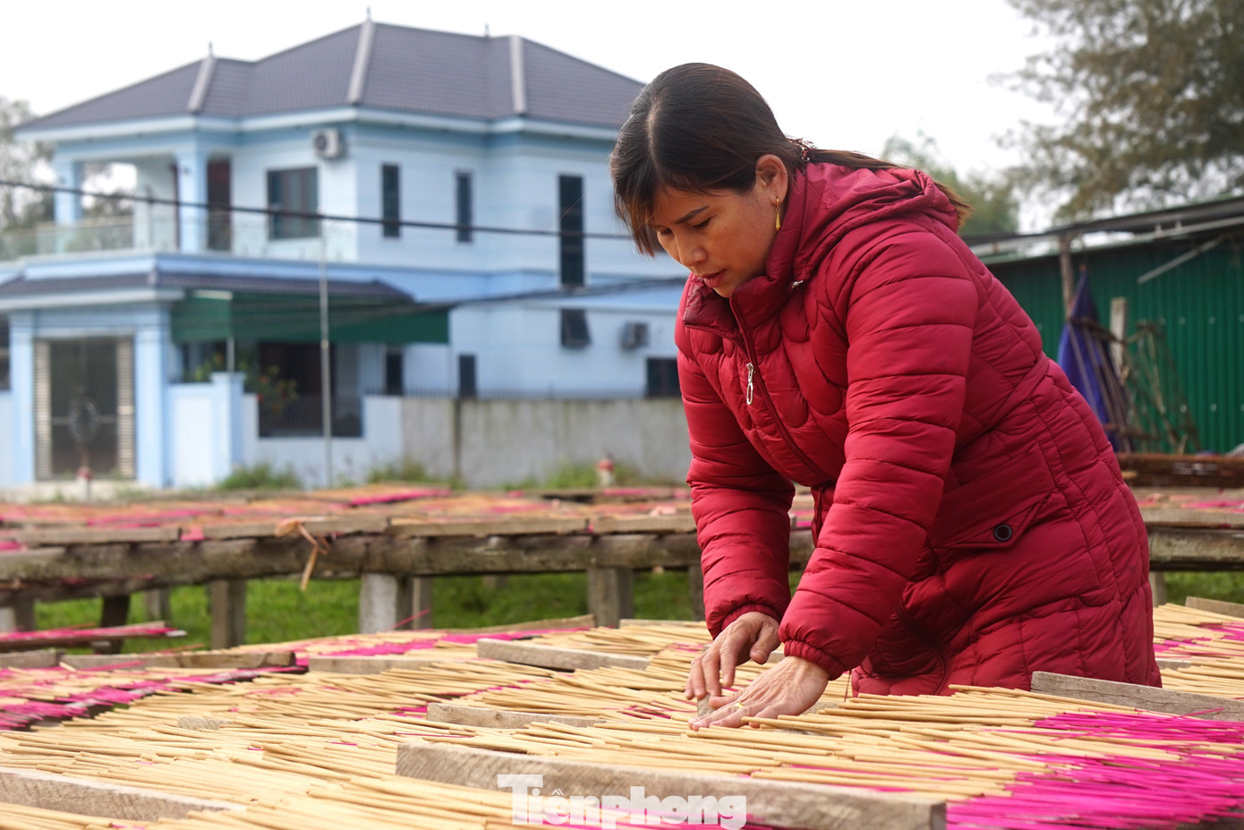Chị Nga cho biết, hương thẻ ở Tây Lân không chỉ cung cấp cho thị trường trong nước mà còn xuất bán một số lượng lớn ở Lào, Campuchia.