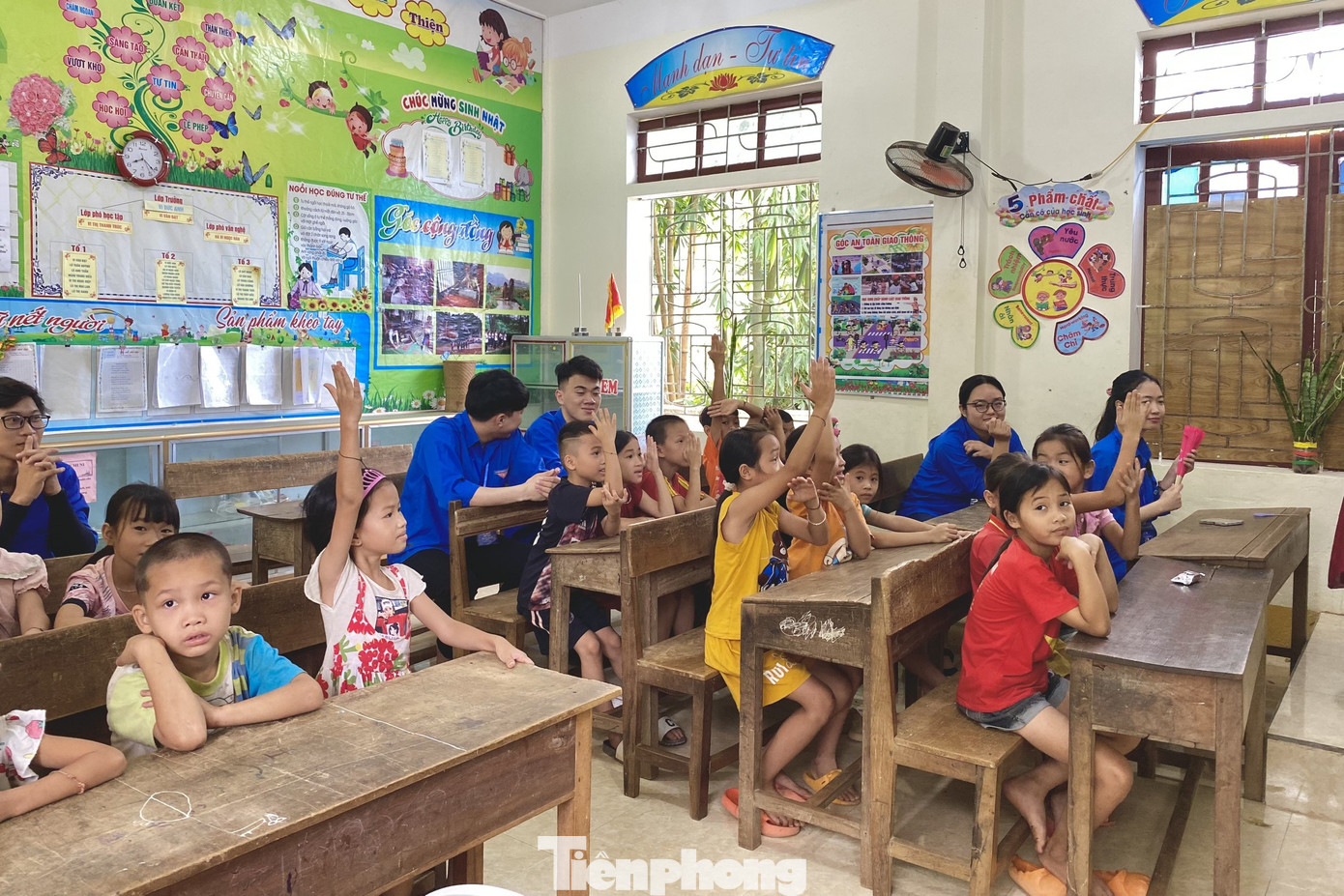 Mở lớp dạy học tiếng Anh miễn phí cho các em nhỏ từ cấp tiểu học đến cấp trung học cơ sở. Mở lớp dạy học tiếng Anh miễn phí cho các em nhỏ từ cấp tiểu học đến cấp trung học cơ sở.