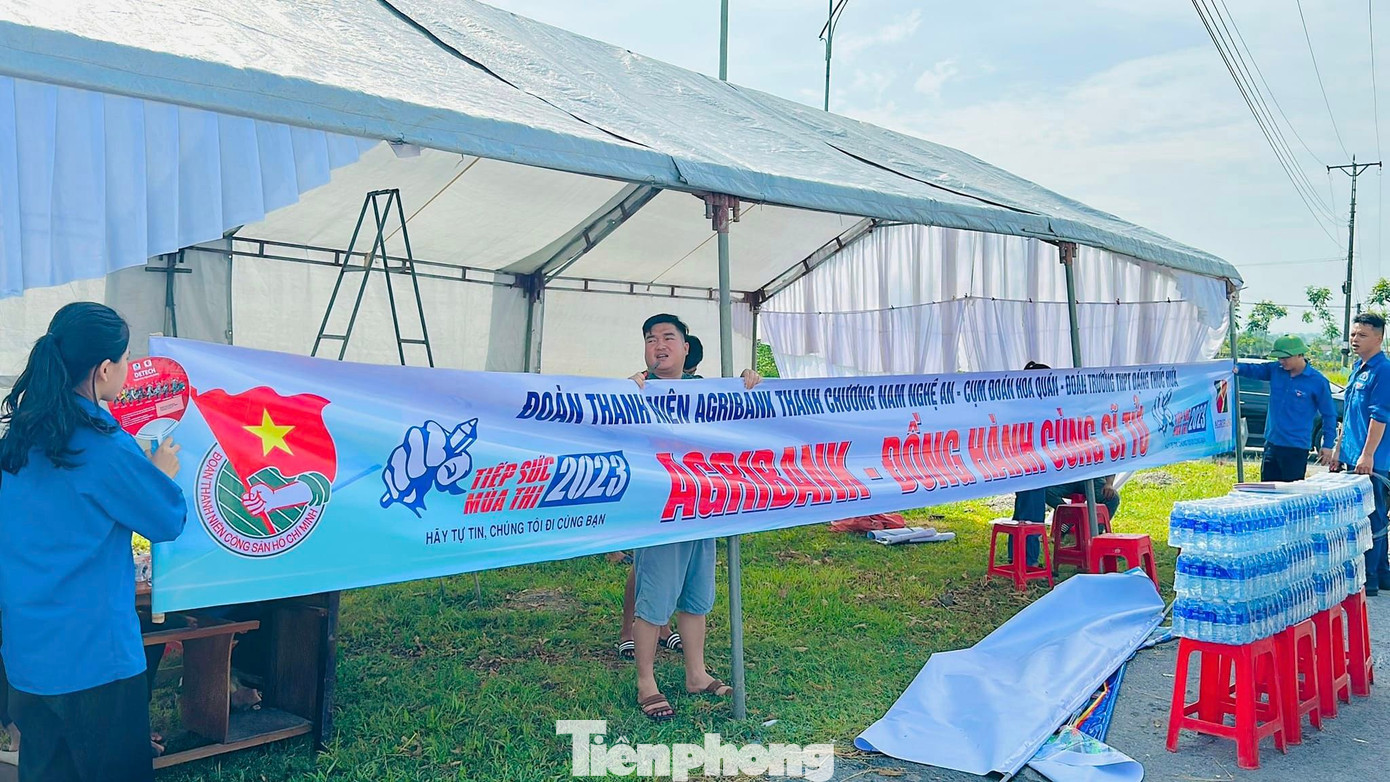 Kỳ thi tuyển sinh vào lớp 10 năm 2023 tại Nghệ An sẽ diễn ra trong hai ngày 5 và 6/6. Kỳ thi năm nay, Nghệ An huy động khoảng 3.800 giáo viên làm công tác coi thi tại 72 điểm thi. Kỳ thi tuyển sinh vào lớp 10 năm 2023 tại Nghệ An sẽ diễn ra trong hai ngày 5 và 6/6. Kỳ thi năm nay, Nghệ An huy động khoảng 3.800 giáo viên làm công tác coi thi tại 72 điểm thi.