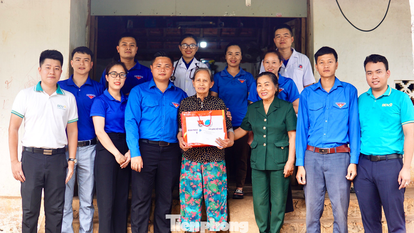 Anh Phan Huy Chung, Phó Bí thư phụ trách Thị đoàn Thái Hòa chia sẻ: “Đây là hoạt động thường niên của Thị đoàn. Những việc làm nhỏ nhưng có ý nghĩa rất lớn, qua đó động viên đoàn viên thanh niên và tầng lớp nhân dân phát huy truyền thống cách mạng, tích cực chăm lo, giúp đỡ các gia đình thương binh liệt sỹ, người có công với cách mạng”.