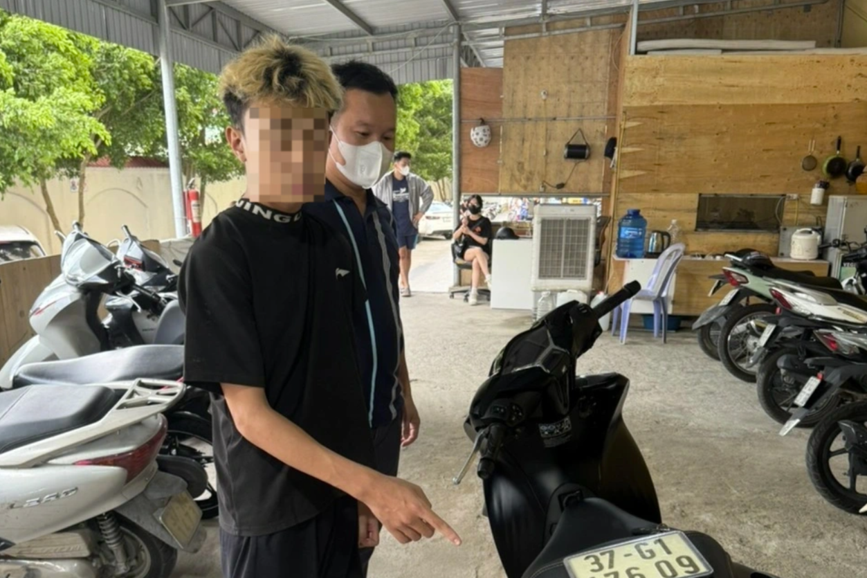 Lê Đình Đạt bị bắt cùng tang vật Lê Đình Đạt bị bắt cùng tang vật