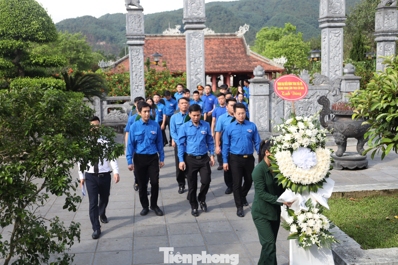 Dịp này, đoàn viên thanh niên, cán bộ Tỉnh Đoàn Quảng Bình cũng đã về dâng hoa, dâng hương tại Khu di tích lịch sử quốc gia Truông Bồn.