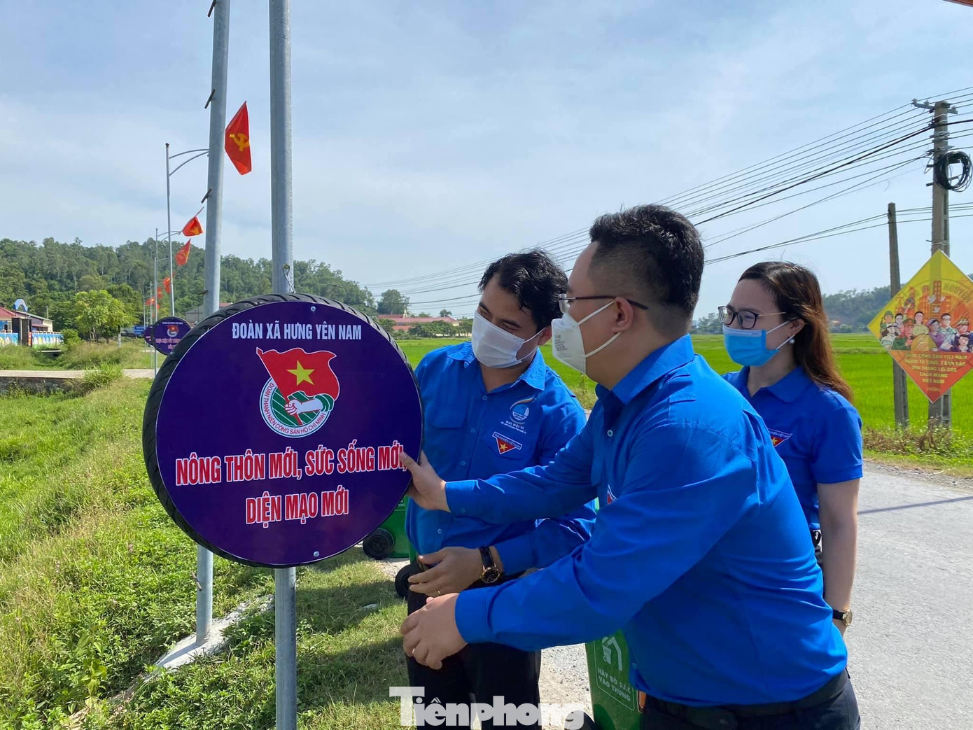 Tại huyện Nam Đàn, Hưng Nguyên, anh Thái Minh Sỹ - Phó Bí thư Tỉnh đoàn, Chủ tịch Hội Đồng đội tỉnh, Chủ tịch Hội sinh viên tỉnh Nghệ An thăm quan và bàn giao mô hình “Vườn ươm thanh niên” tại xã Trung Phúc Cương; thăm, tặng quà đội tình nguyện trồng vườn hoa thanh niên tại xã Xuân Hoà, đội làm biển lốp xe quan sát trên các tuyến đường giao thông tại xã Hưng Yên Nam, huyện Hưng Nguyên.