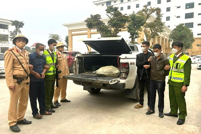 Hai đối tượng cùng tang vật