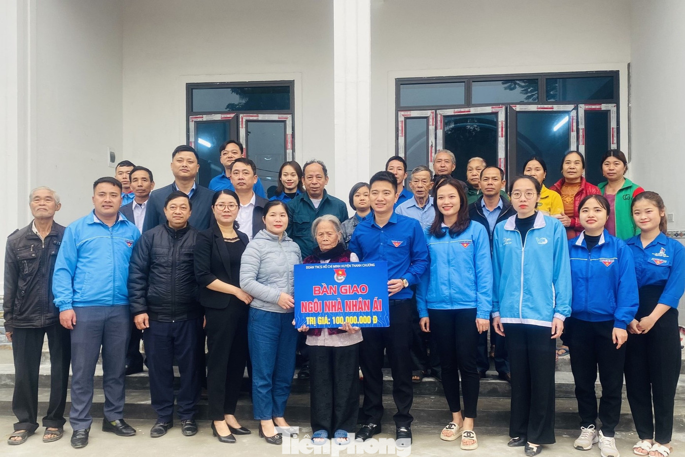 Khánh thành và bàn giao ngôi nhà nhân ái cho cựu TNXP Trần Thị Thanh (huyện Thanh Chương) với kinh phí 100 triệu đồng.