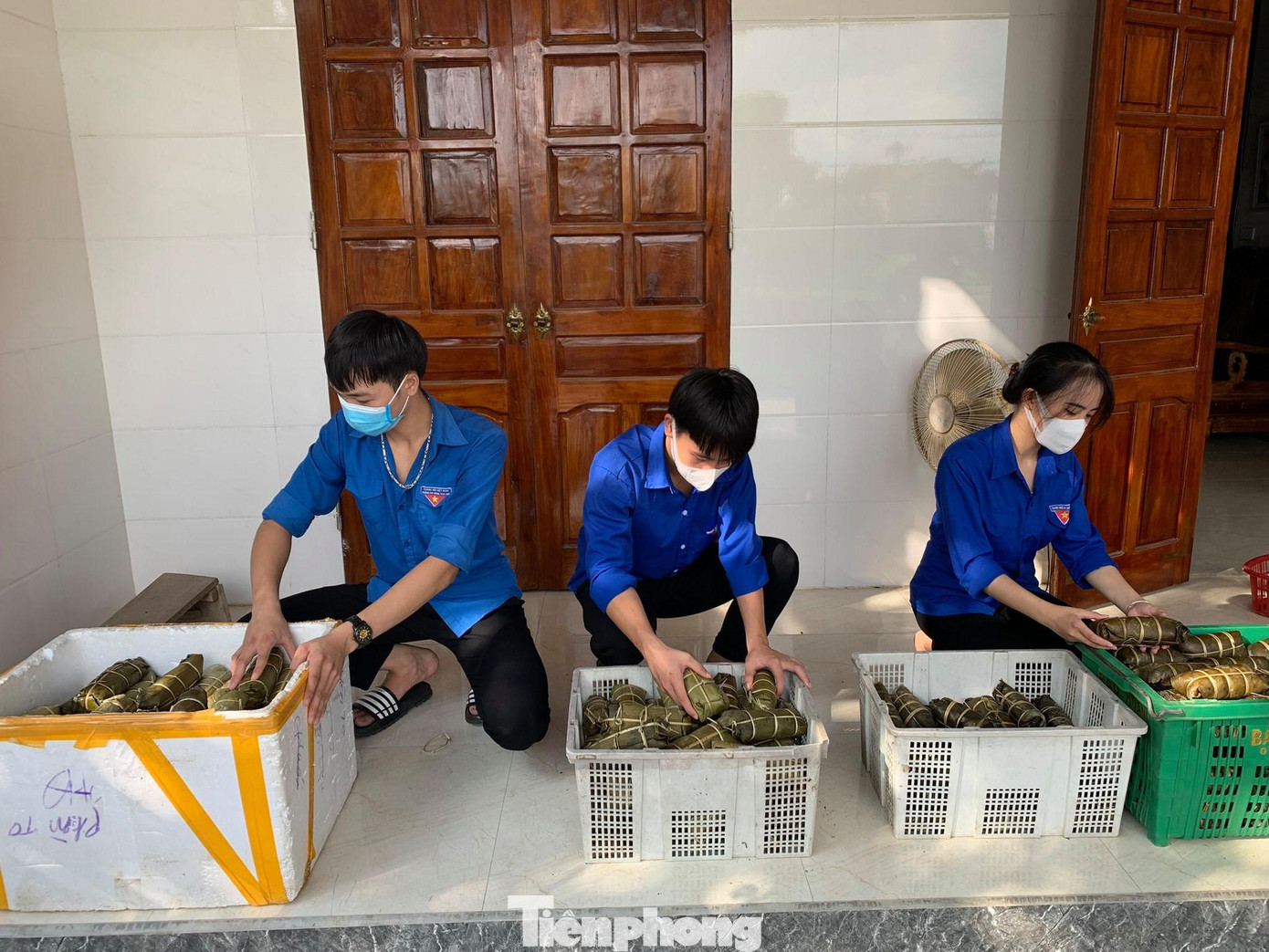 Những chiếc bánh chưng thơm ngon sẽ được trao tới các em nhỏ khó khăn vui Tết Trung thu