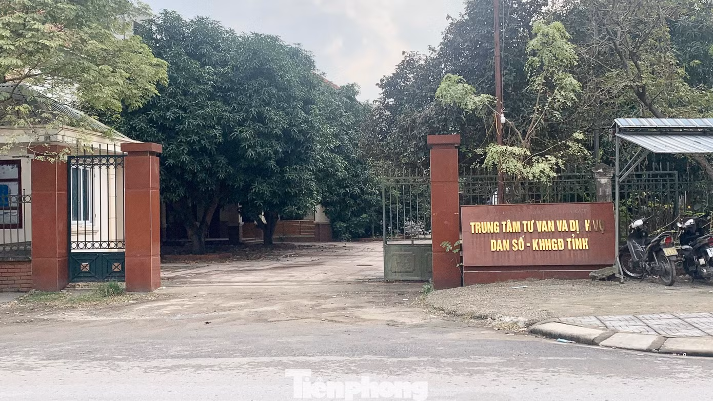 Tháng 2/2020, UBND tỉnh Nghệ An quyết định chuyển trụ sở Sở Du lịch Nghệ An về đường Lý Tự Trọng, TP Vinh (trụ sở cũ của Trung tâm tư vấn và dịch vụ dân số KHHGĐ tỉnh). Nhưng đến nay, Sở Du lịch Nghệ An vẫn chưa thể chuyển về trụ sở mới này với lý do vị trí không phù hợp. Hiện Sở Du lịch Nghệ An vẫn đang mượn trụ sở của Công ty điện lực TP Vinh để làm việc.