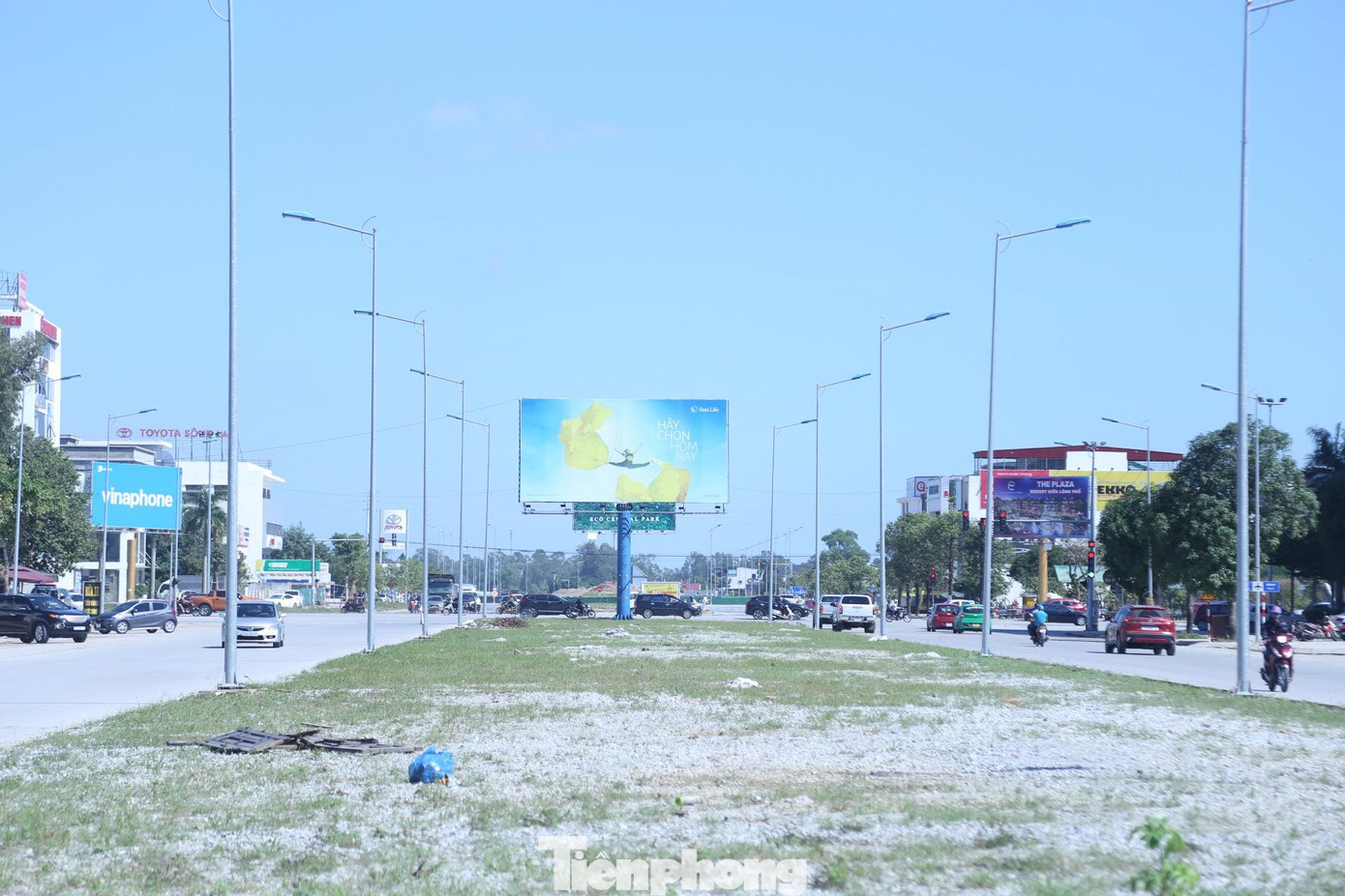 Năm 2004, tỉnh Nghệ An phê duyệt dự án đầu tư “Xây dựng đường giao thông từ Quốc lộ 1A (ngã ba Quán Bàu) đến đại lộ Xô Viết Nghệ Tĩnh” (gọi tắt là đường 72m, thuộc địa phận xã Nghi Phú, thành phố Vinh). Tuyến đường có chiều dài 990m, rộng 72m. Tiếp nối với đại lộ Vinh - Cửa Lò, tuyến đường đóng vai trò quan trọng trong định hướng phát triển kinh tế - xã hội của thành phố Vinh nói riêng và toàn tỉnh nói chung.