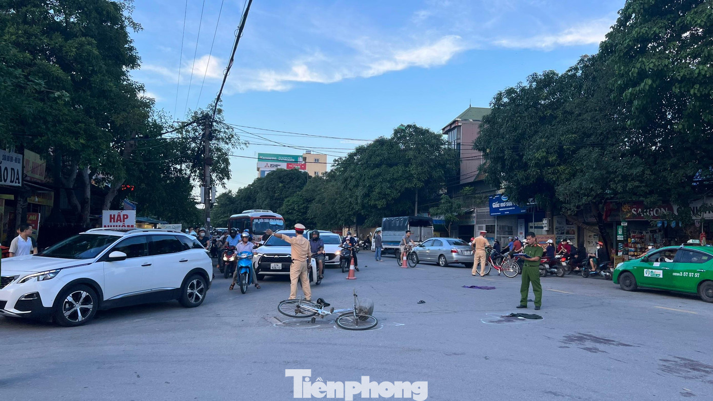 CSGT có mặt để điều tiết giao thông và điều tra nguyên nhân vụ tai nạn