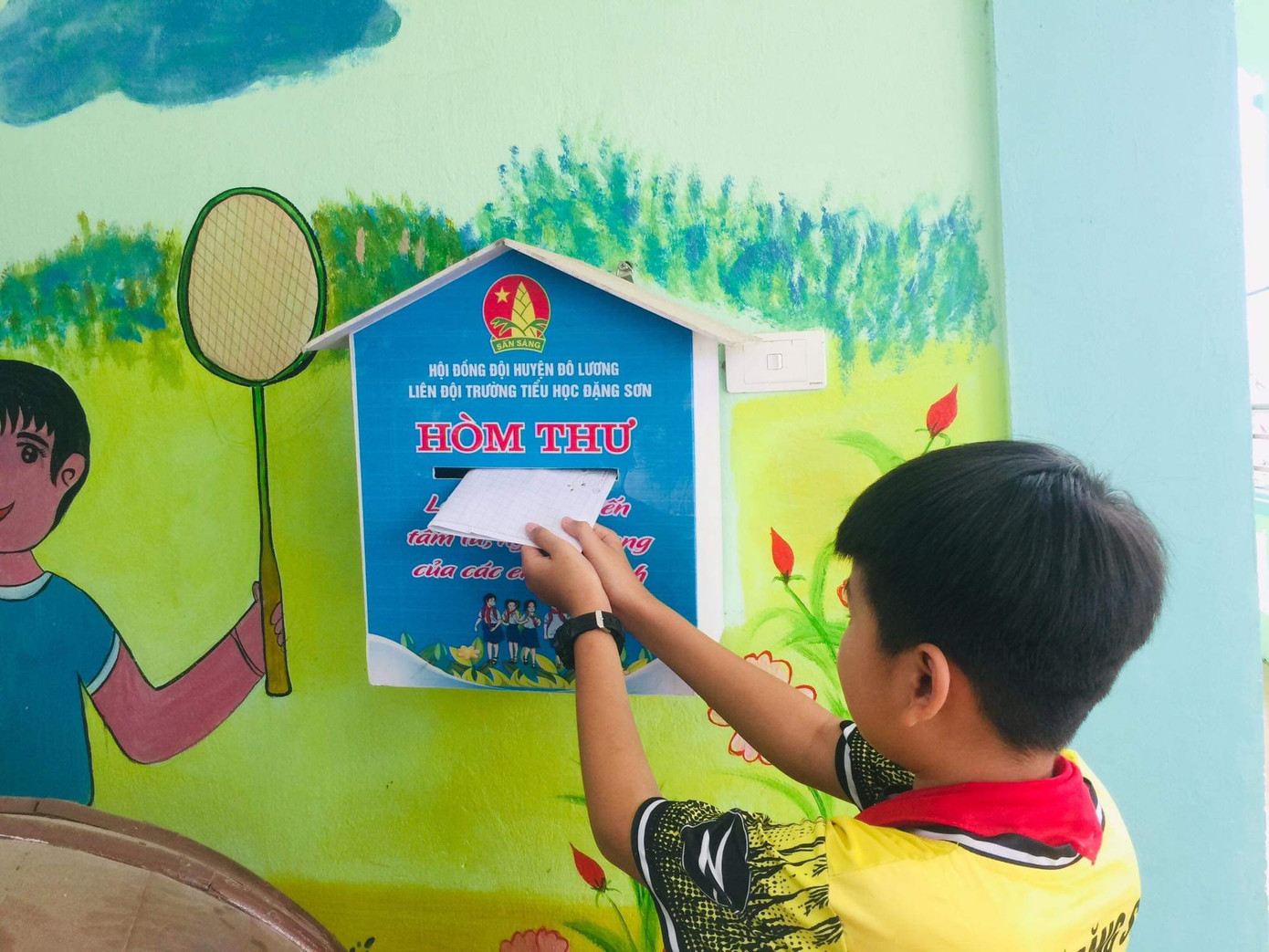 Thông qua hộp thư, nhà trường có thể kịp thời nắm bắt được những tâm tư tình cảm, những băn khoăn của tuổi mới lớn, những mâu thuẫn với bạn bè,… Từ đó kịp thời giải quyết và có những tham vấn giúp các em giải tỏa lòng mình.