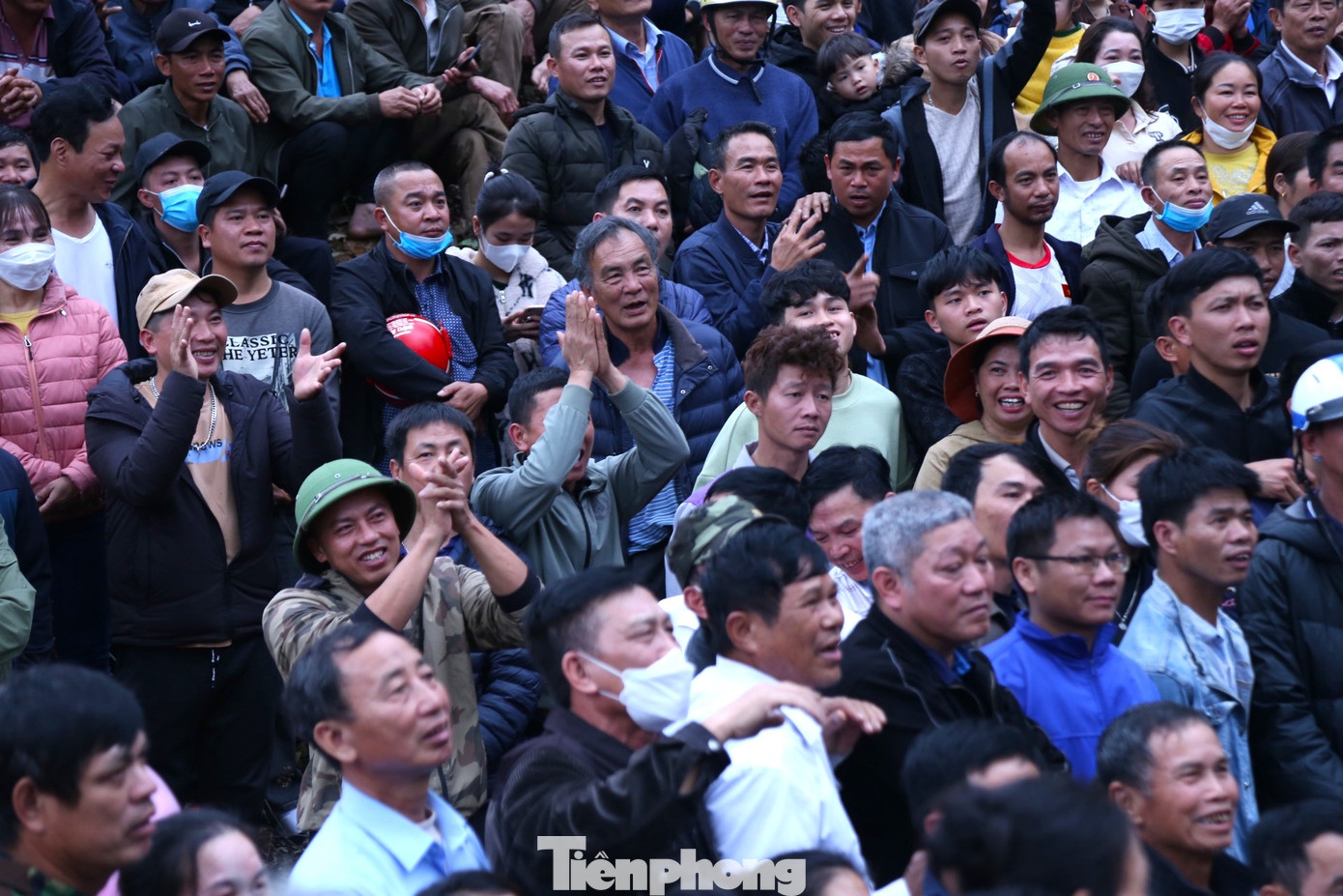 Những trận đấu vật kịch tính, hấp dẫn nhận được nhiều tiếng hò reo, cổ vũ của khán giả.