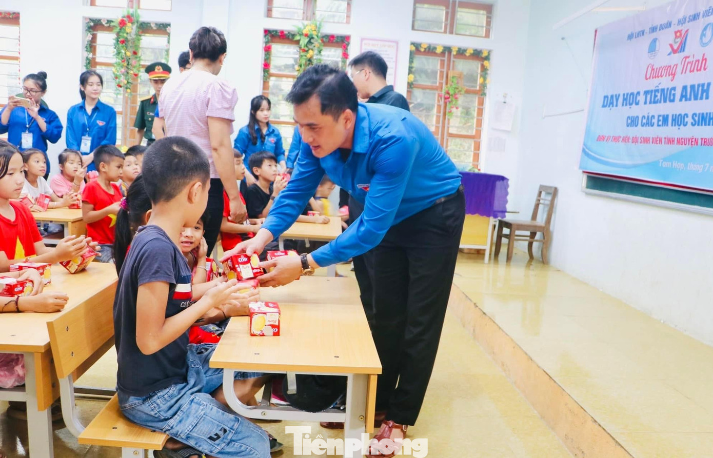 Tổ chức lớp học tiếng Anh miễn phí cho học sinh tại xã Tam Hợp. Tổ chức lớp học tiếng Anh miễn phí cho học sinh tại xã Tam Hợp.