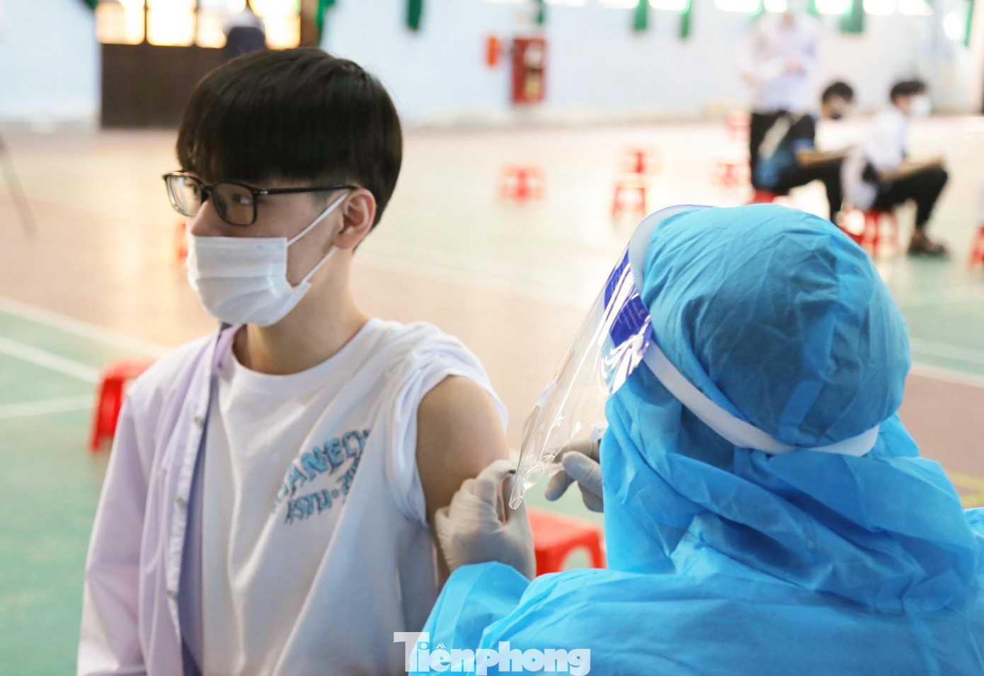 Tiêm vắc xin cho học sinh ở TP Vinh, Nghệ An