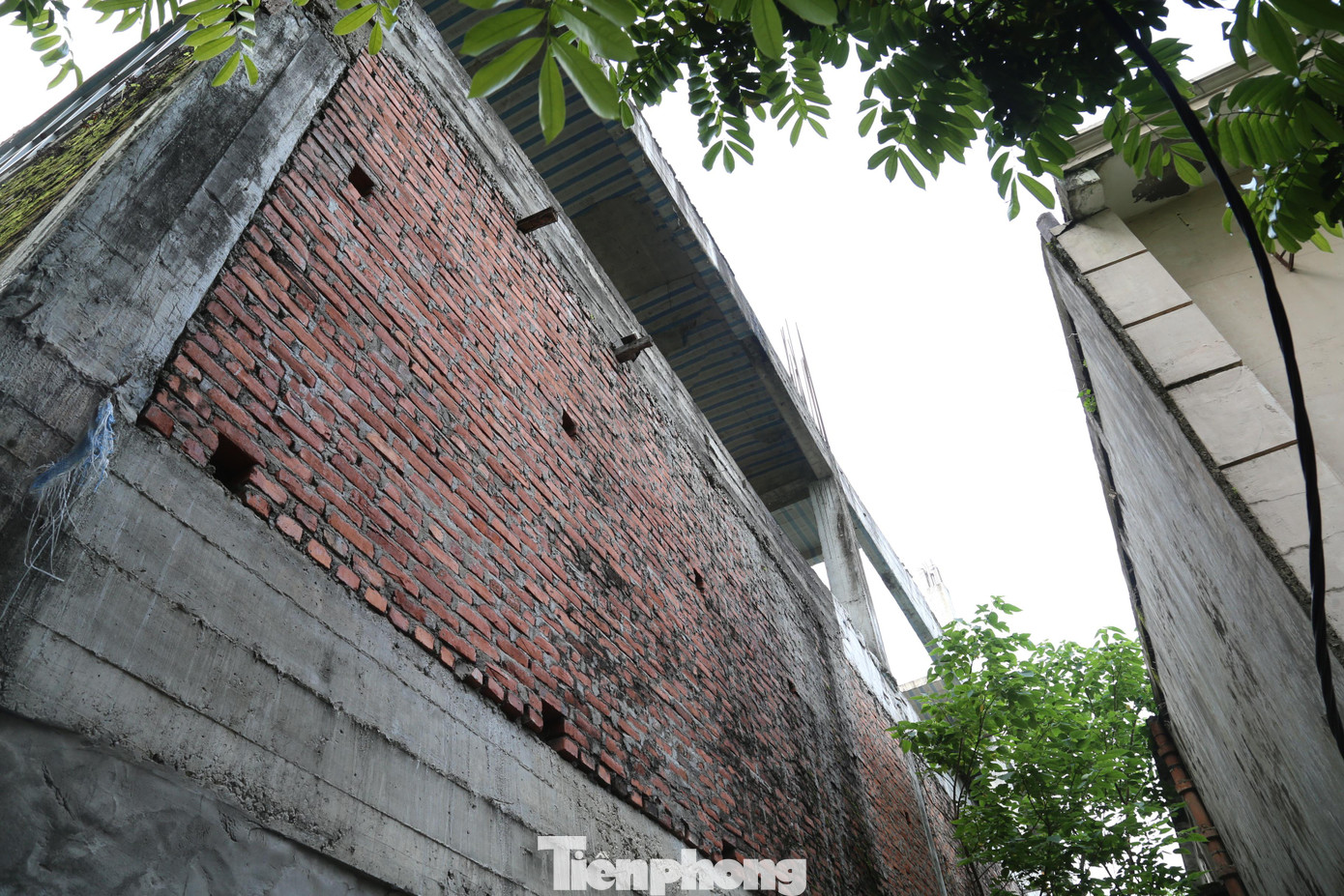 Công trình mới xây phần thô, nhiều hạng mục chưa được hoàn thiện