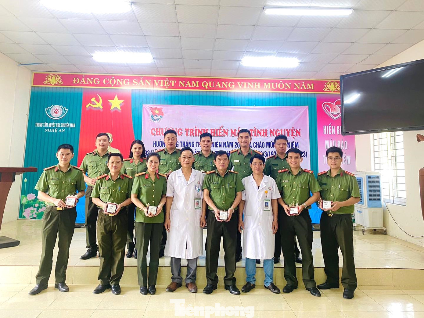 Thông qua chương trình, những giọt máu tình nguyện sẽ góp phần bổ sung kịp thời nguồn máu, cung cấp cho hoạt động cấp cứu và điều trị tại các Bệnh viện trong điều kiện nguồn máu dự trữ đang khan hiếm. Thông qua chương trình, những giọt máu tình nguyện sẽ góp phần bổ sung kịp thời nguồn máu, cung cấp cho hoạt động cấp cứu và điều trị tại các Bệnh viện trong điều kiện nguồn máu dự trữ đang khan hiếm.