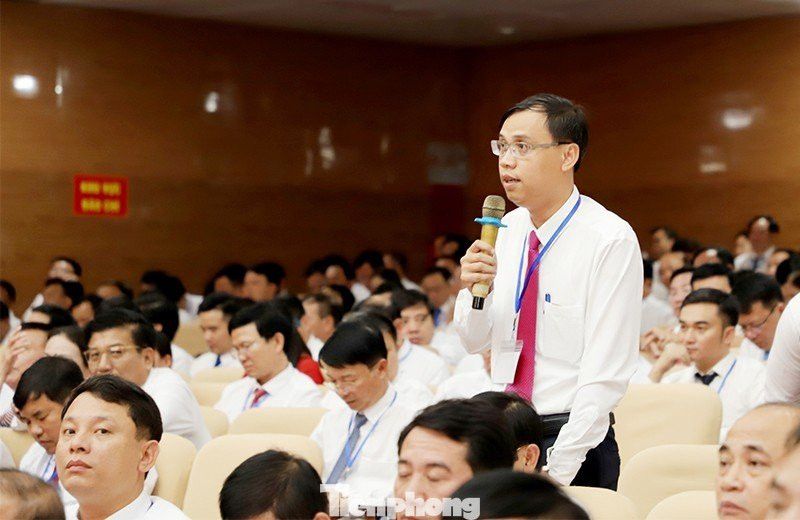 Ông Kha Văn Lập – Bí thư Đảng ủy xã Nga My, huyện Tương Dương phát biểu tại chương trình về vấn đề nông thôn mới. Ông Kha Văn Lập – Bí thư Đảng ủy xã Nga My, huyện Tương Dương phát biểu tại chương trình về vấn đề nông thôn mới.