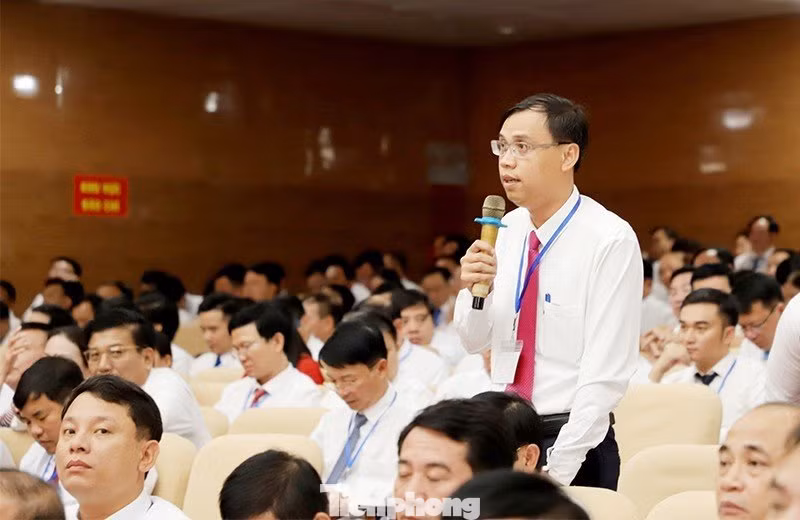 Ông Kha Văn Lập – Bí thư Đảng ủy xã Nga My, huyện Tương Dương phát biểu tại chương trình về vấn đề nông thôn mới.