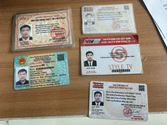 Một số giấy tờ Công an thu giữ khi khám xét nơi ở của đối tượng Tùng Một số giấy tờ Công an thu giữ khi khám xét nơi ở của đối tượng Tùng